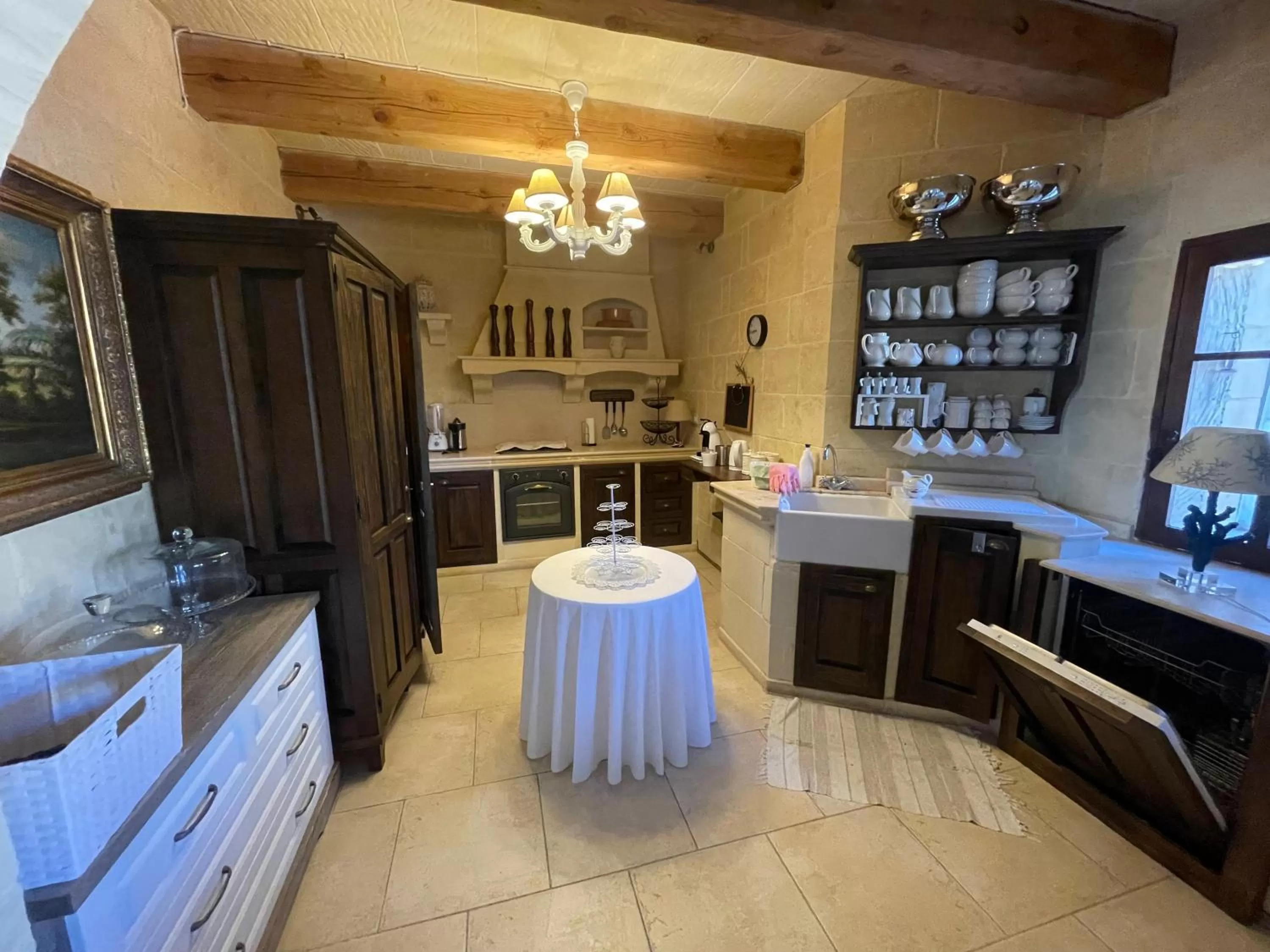 Kitchen or kitchenette, Kitchen/Kitchenette in Betty Cake B&B