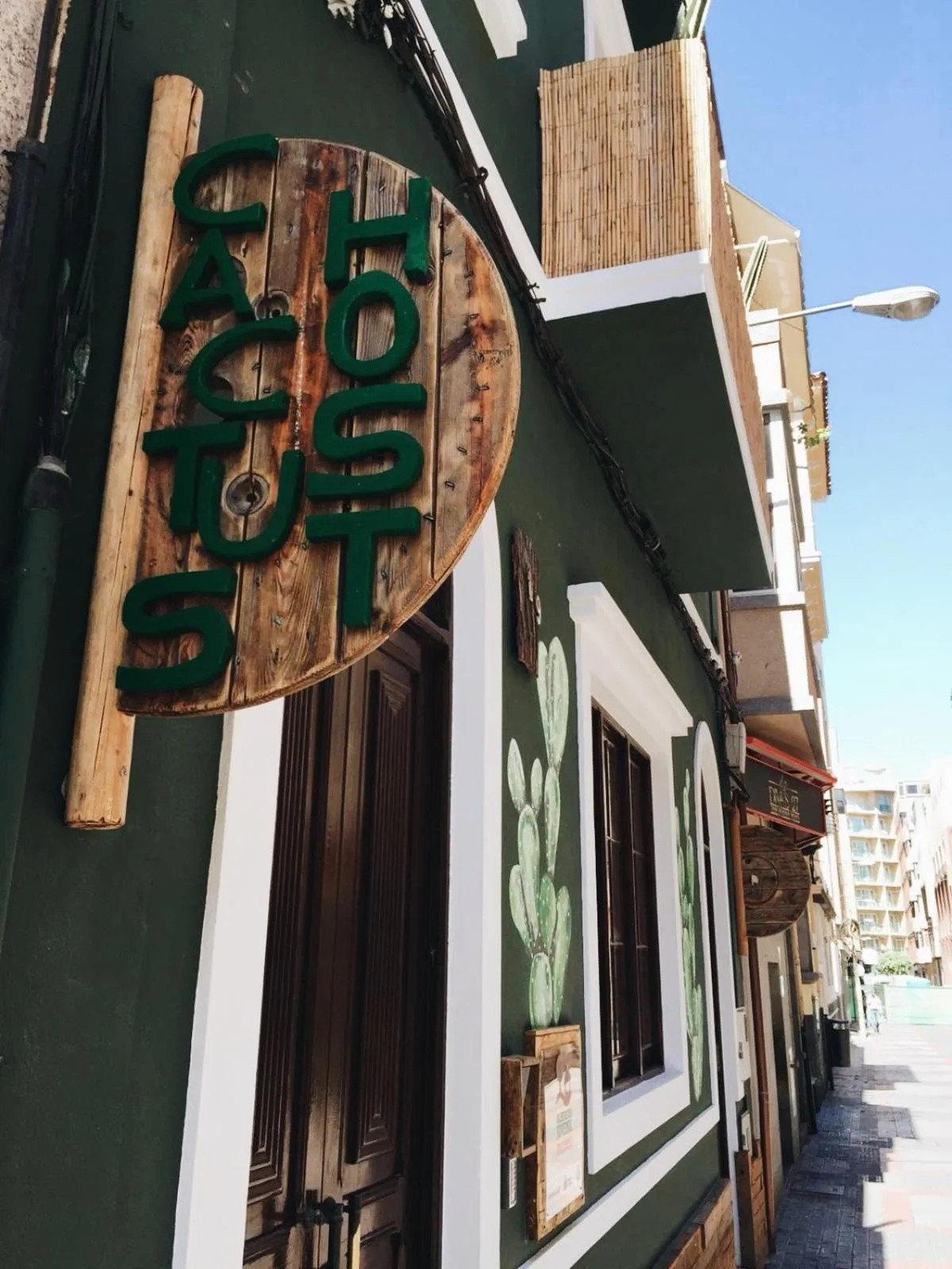 Facade/entrance in Cactus Host