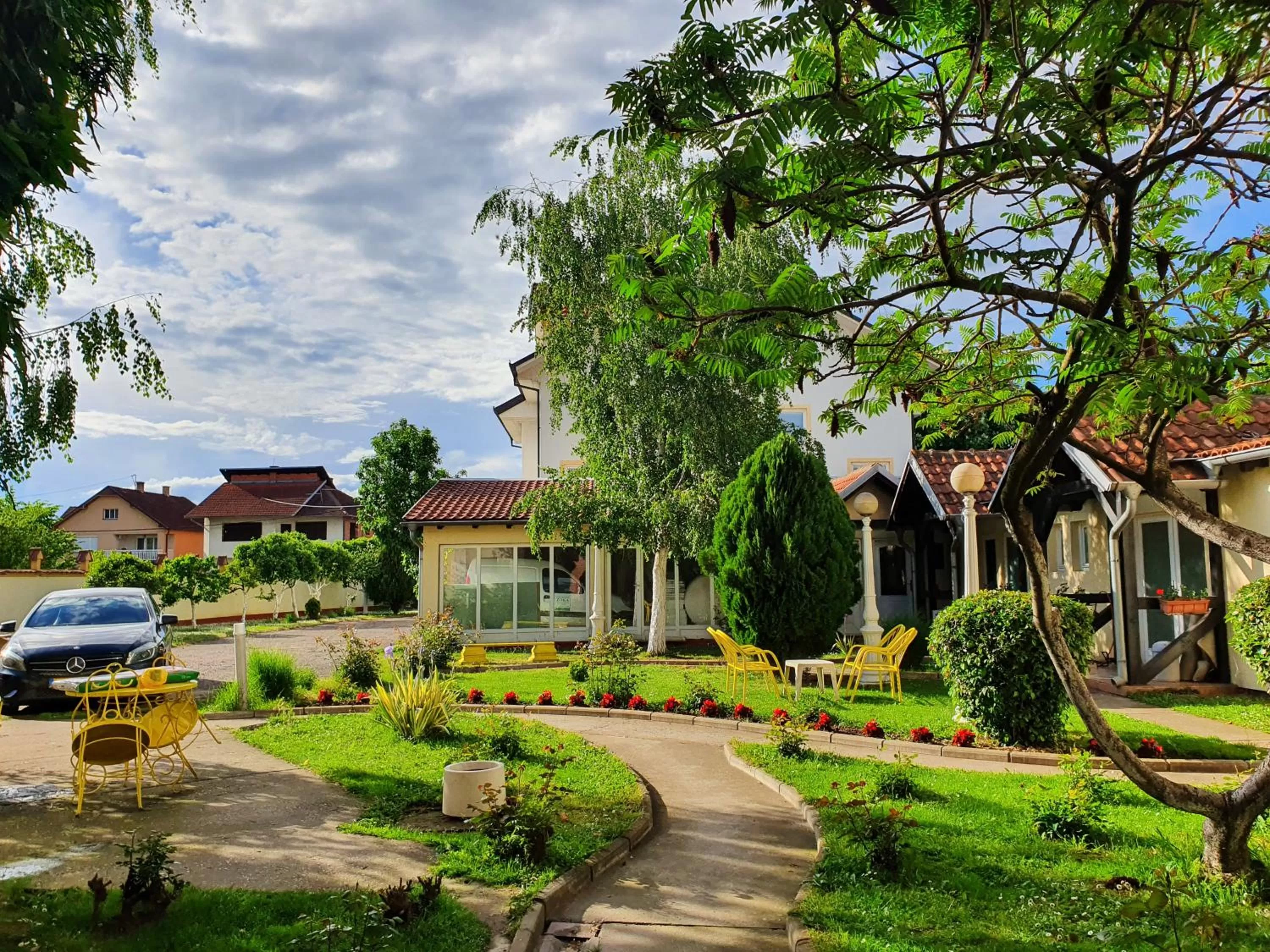 Property building in Motel Zoka