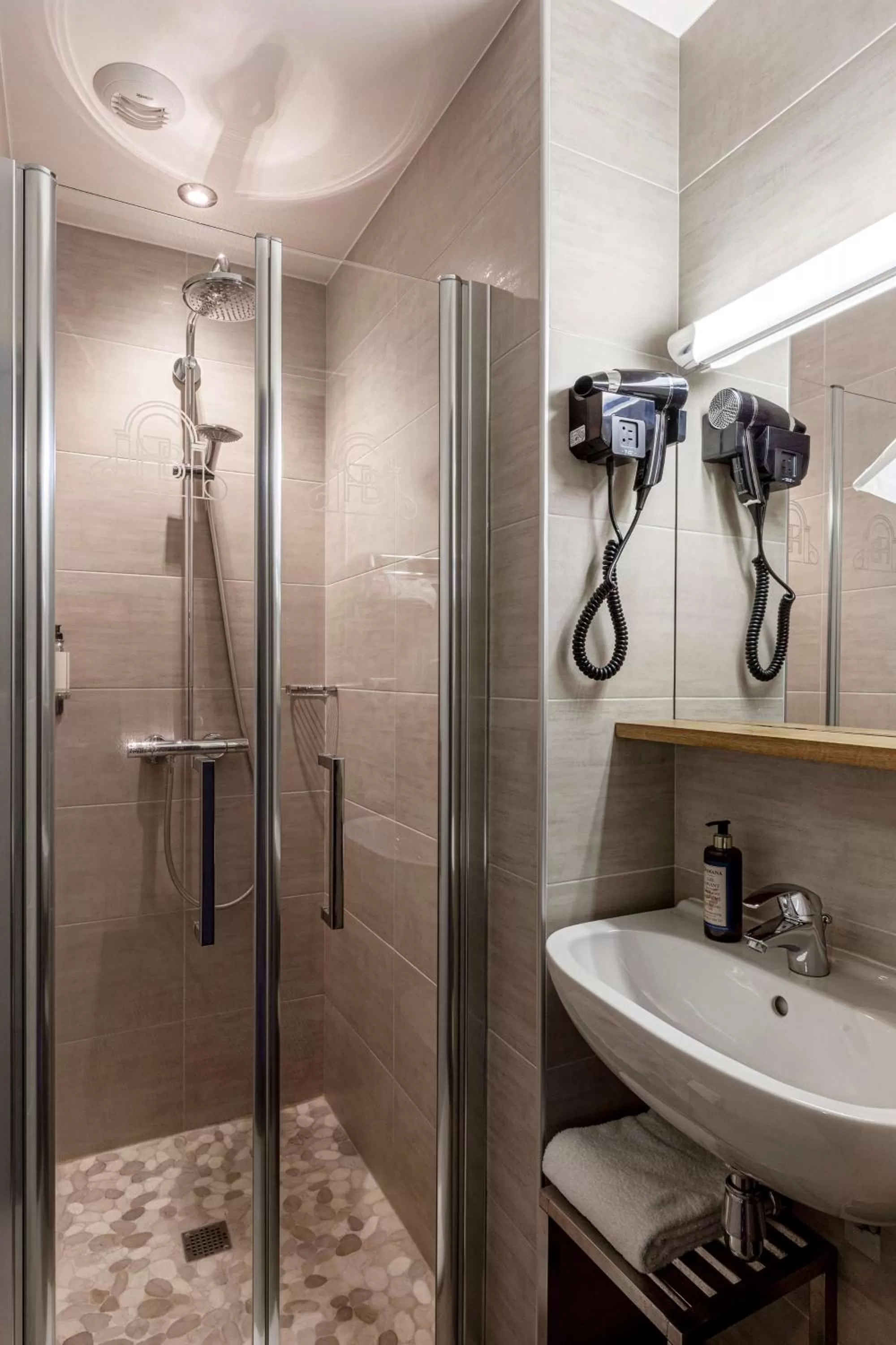 Photo of the whole room in Best Western Grand Hotel de Bordeaux