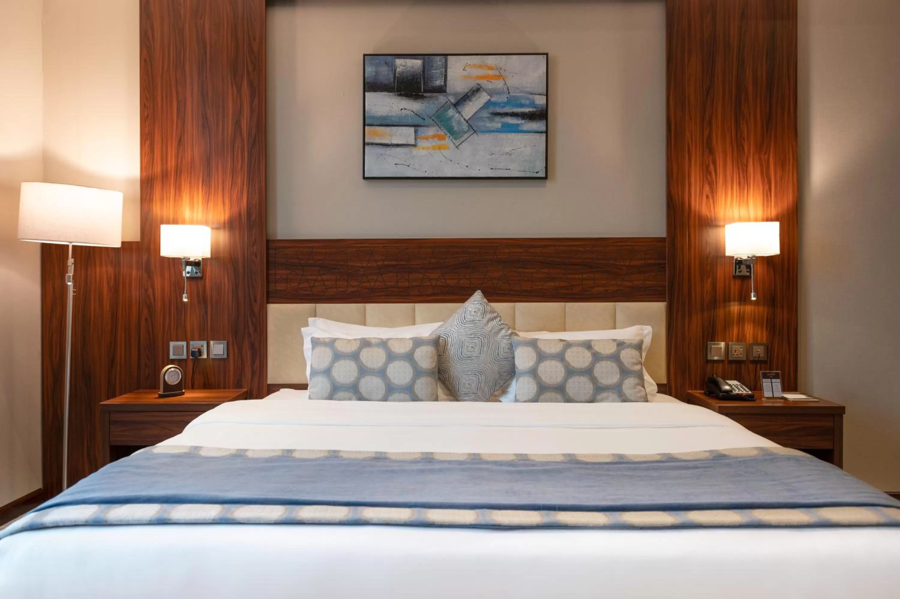 Bed in Seasons Park Hotel