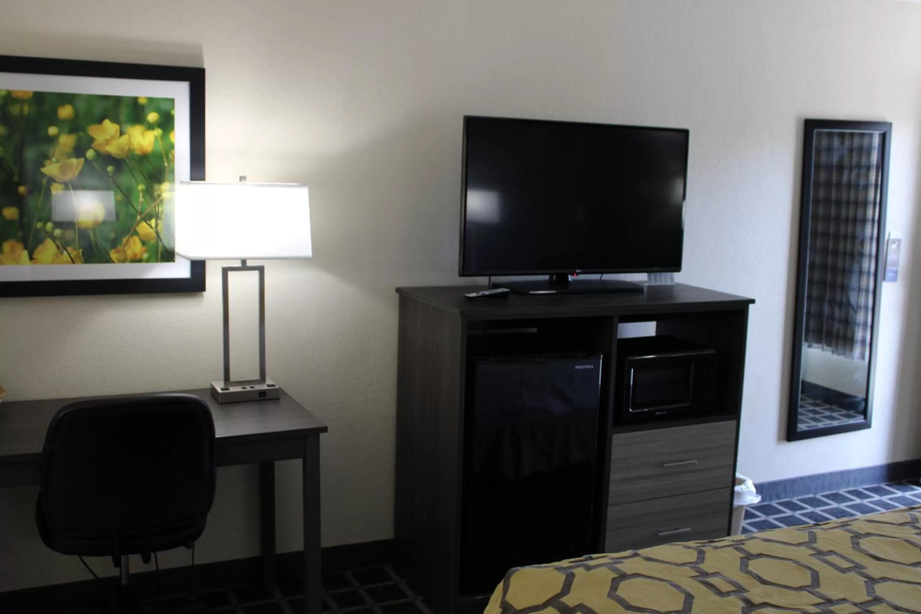 TV and multimedia in Baymont by Wyndham Morganton