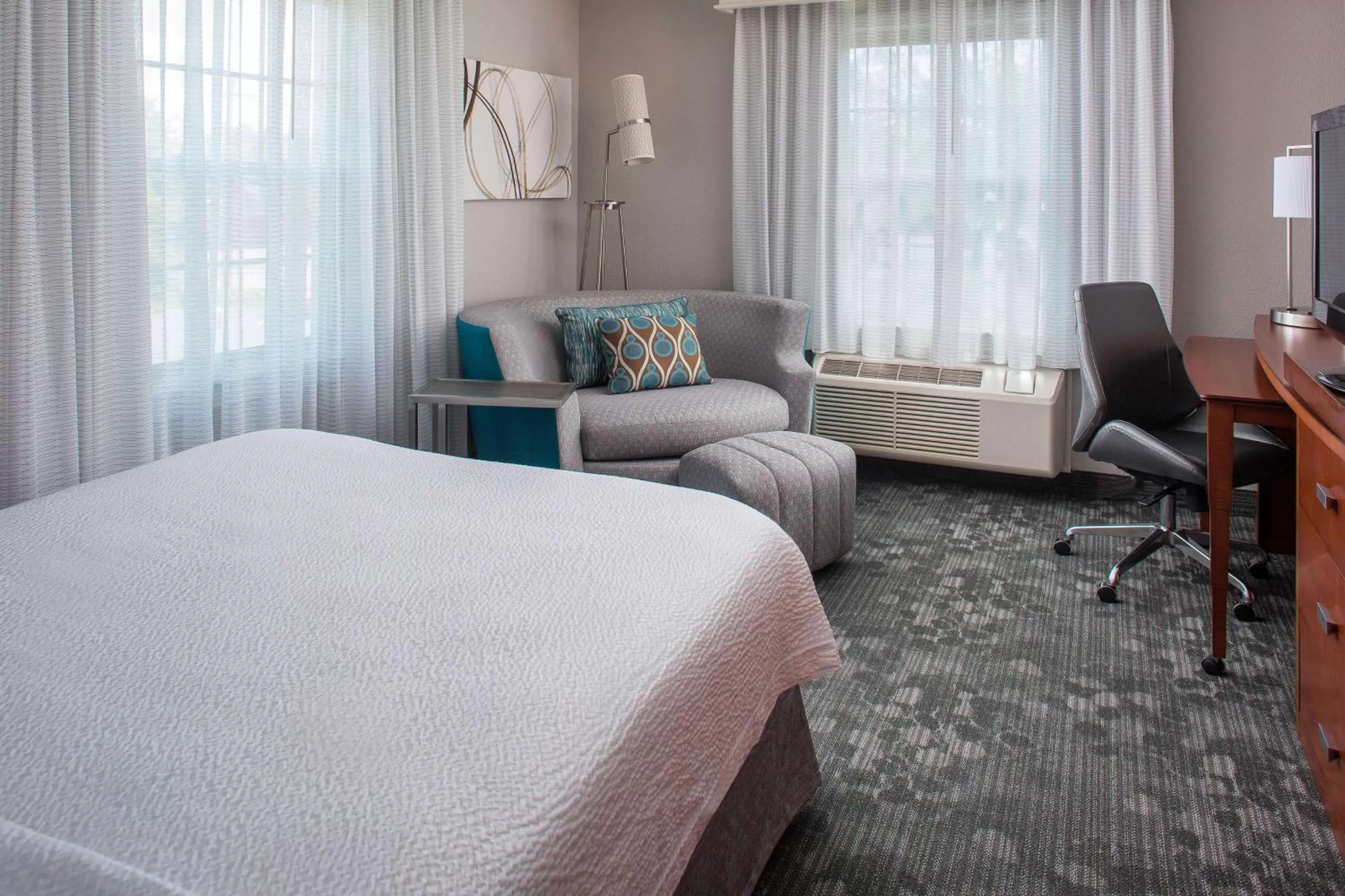 Bedroom, Bed in Sonesta Select Boston Lowell Chelmsford