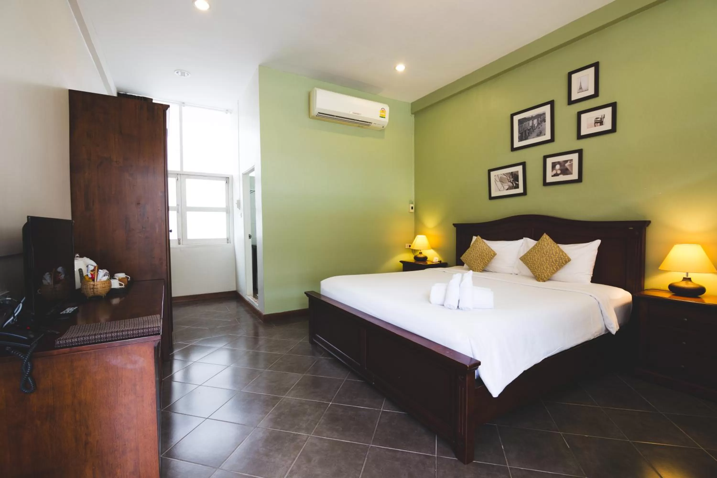 Bed in Feung Nakorn Balcony Rooms and Cafe