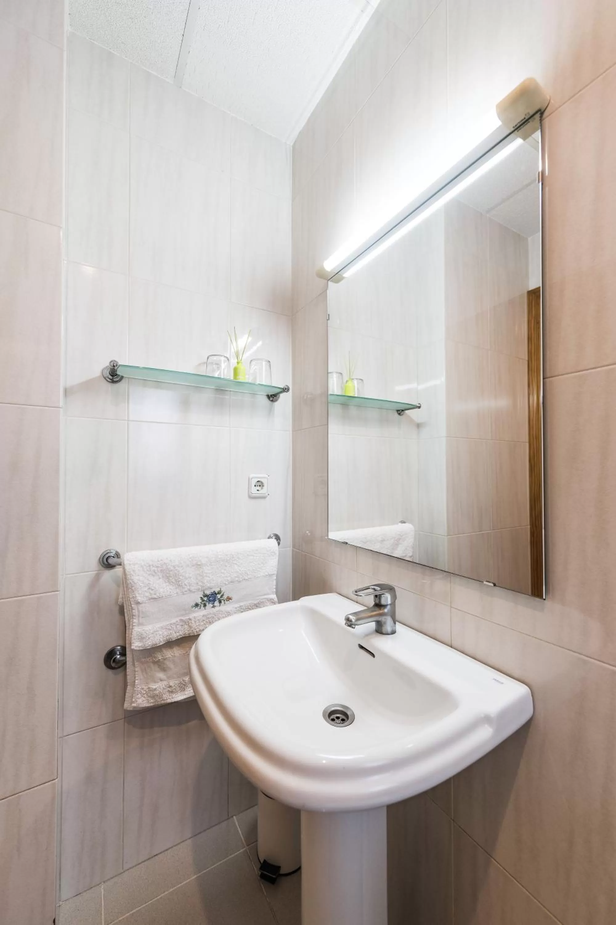 Toilet in Hostal Buenos Aires