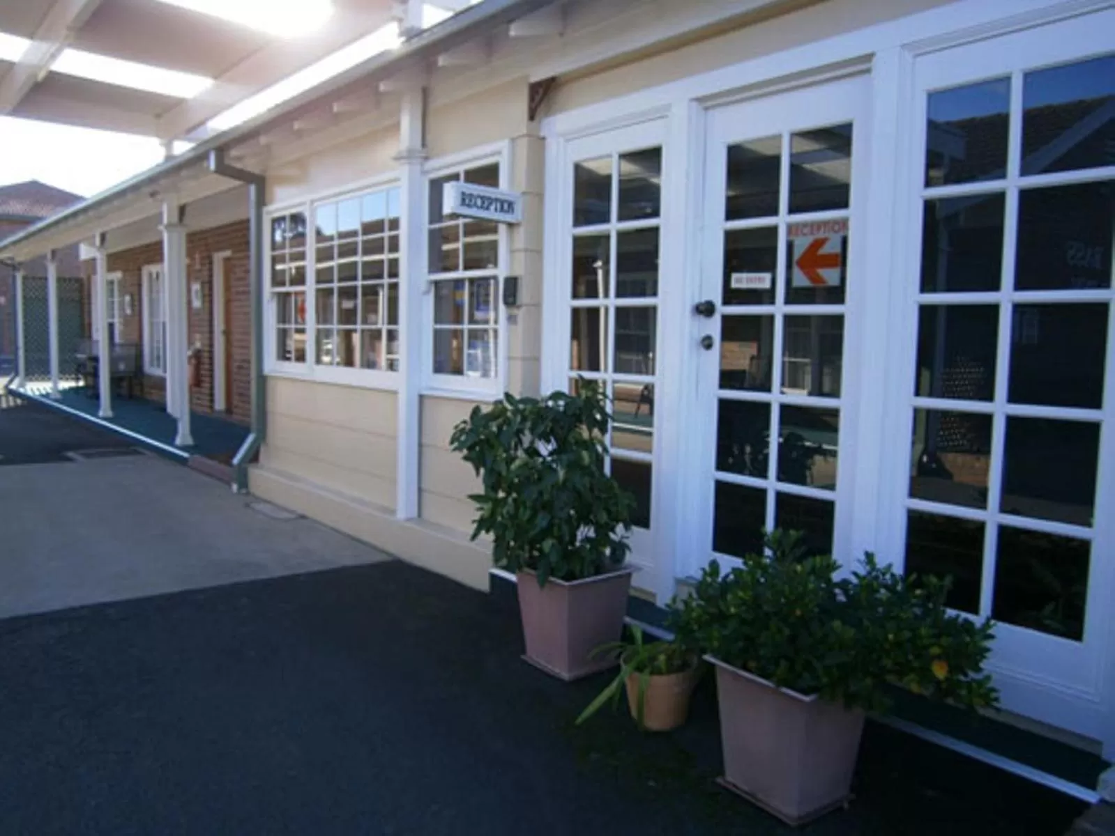 Facade/entrance in George Bass Motor Inn