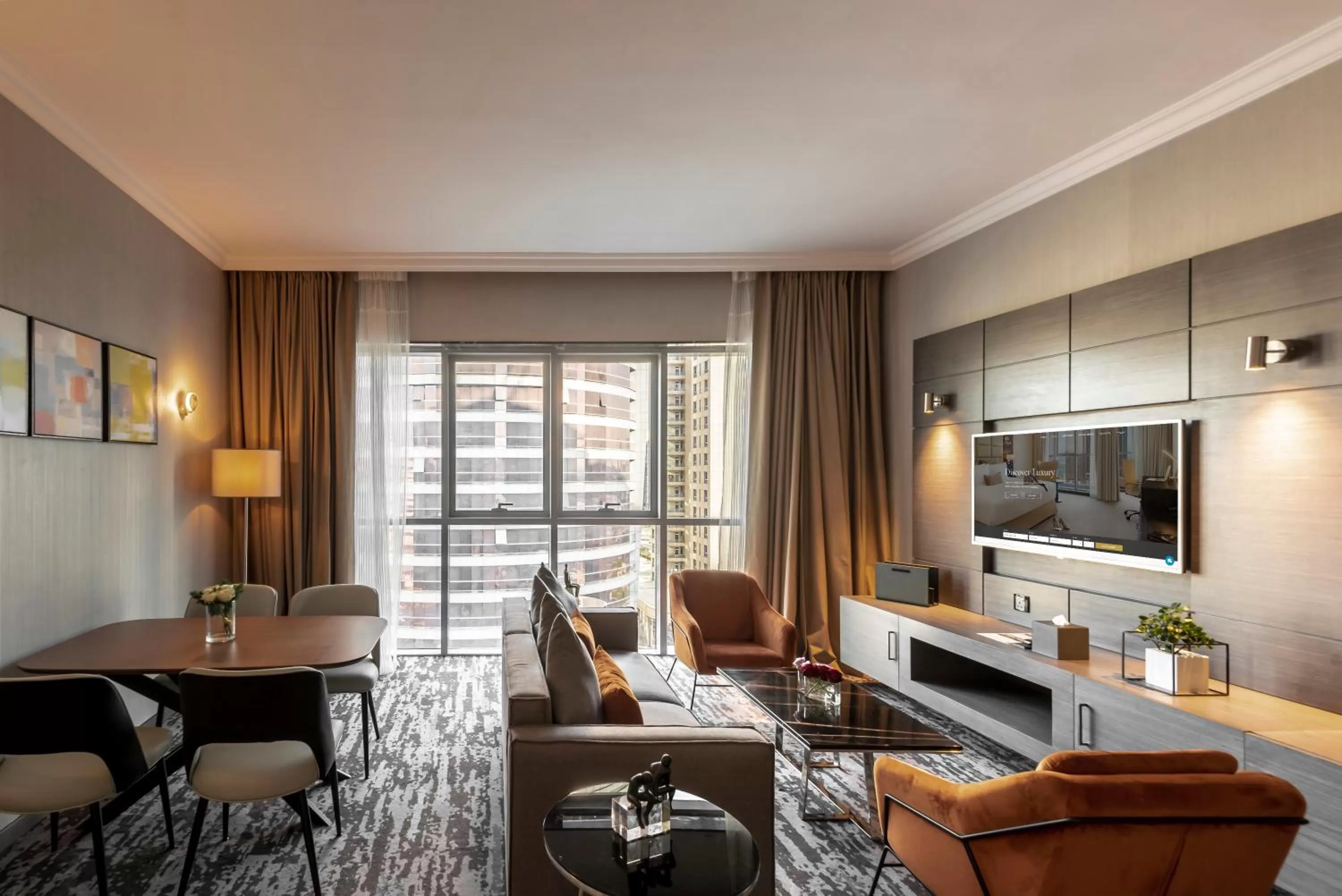 Living room in Edge Creekside Hotel