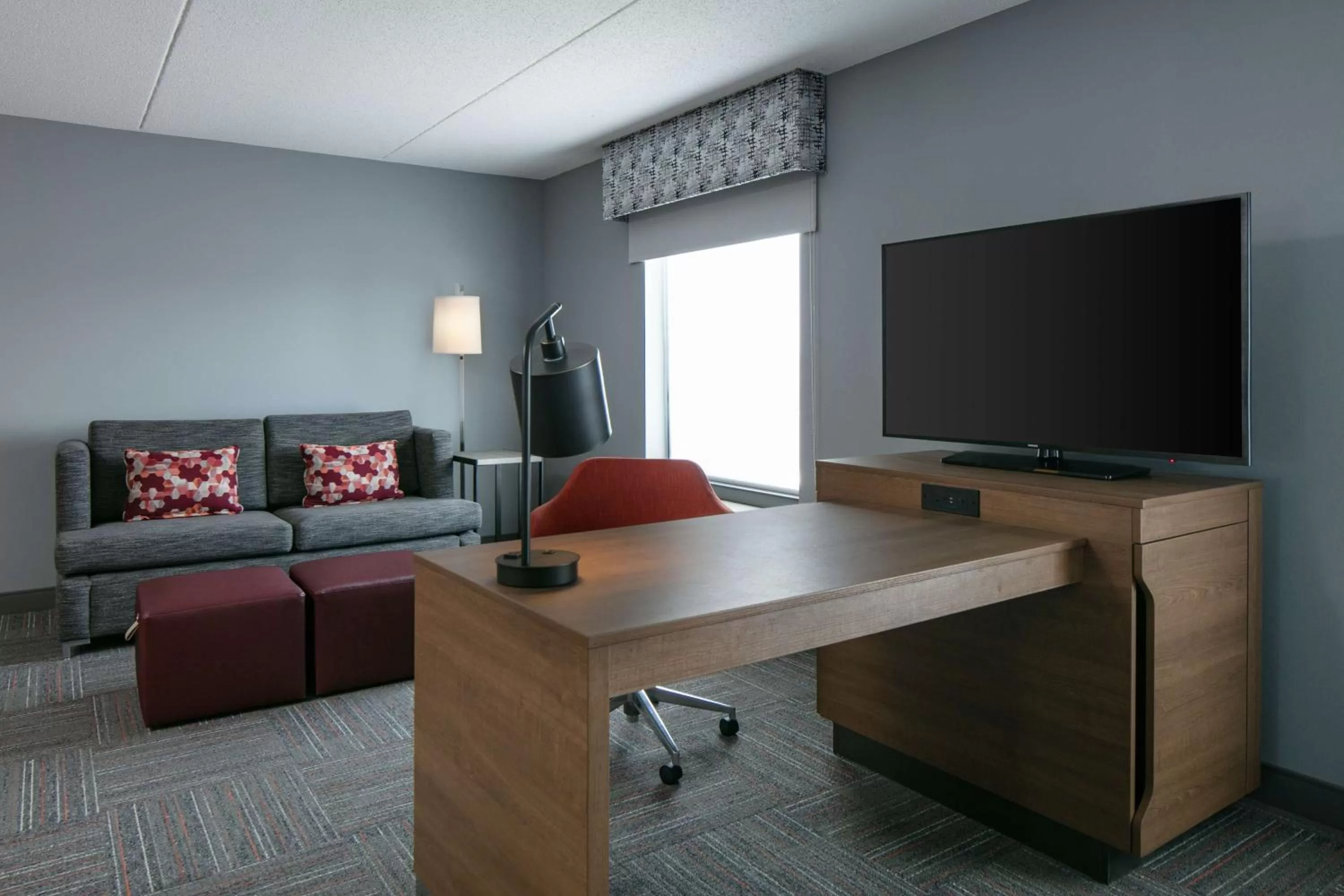 Bedroom in Hampton Inn Dubuque