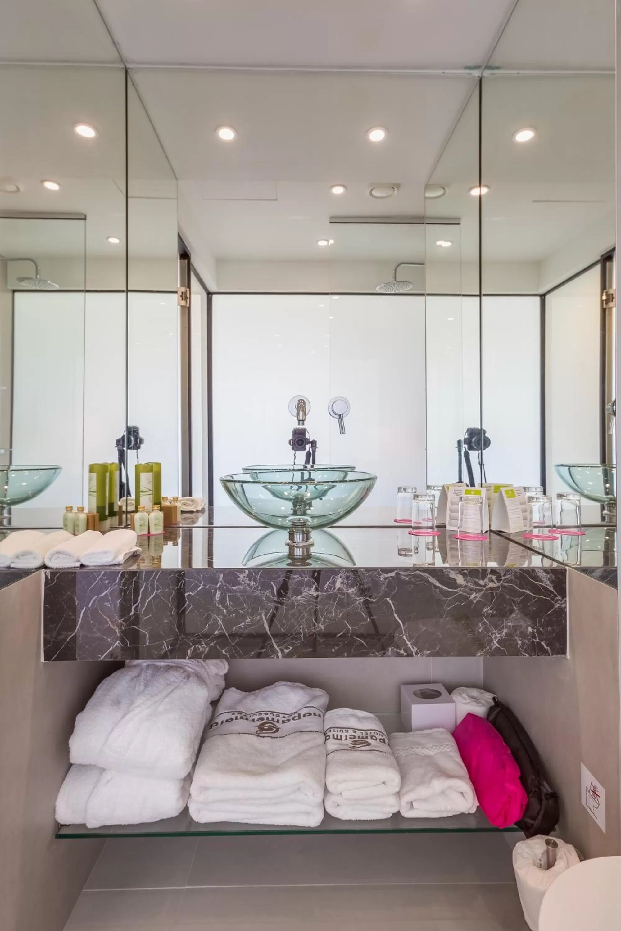 Bathroom in Napa Mermaid Hotel & Suites