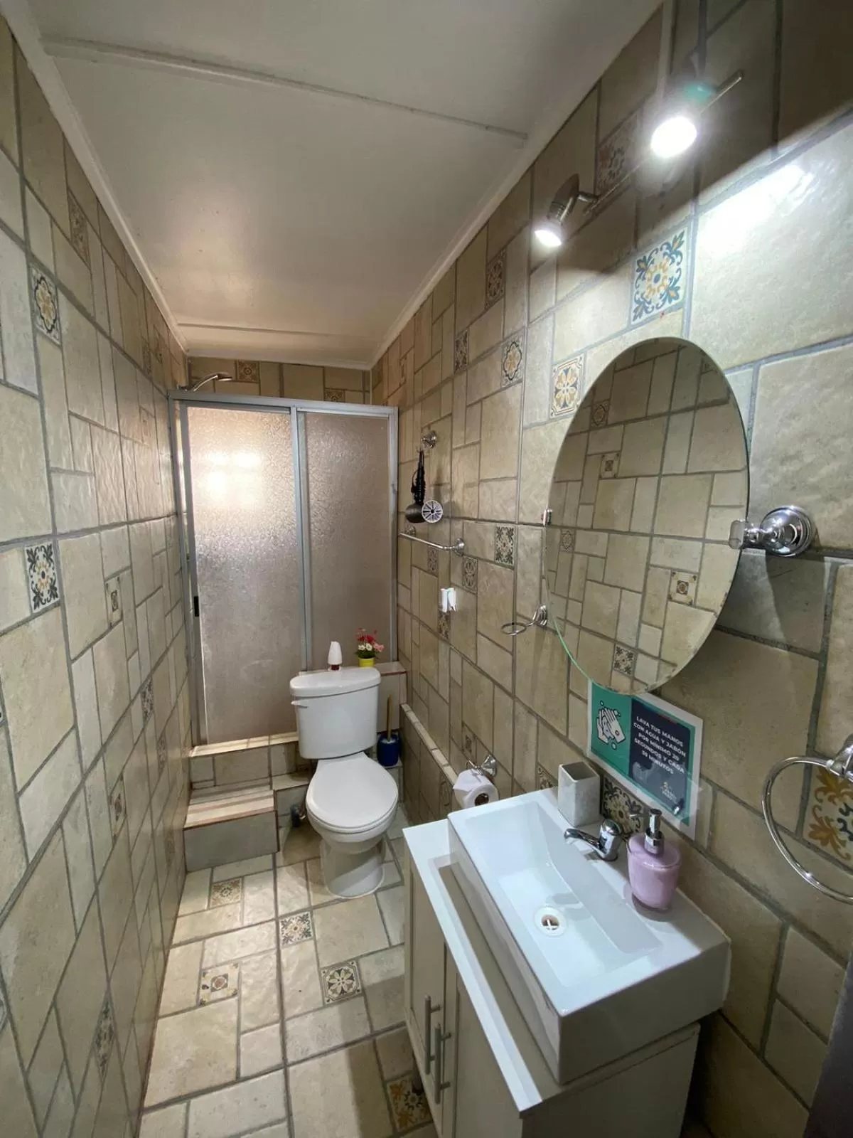 Bathroom in CaminAndes Hostal