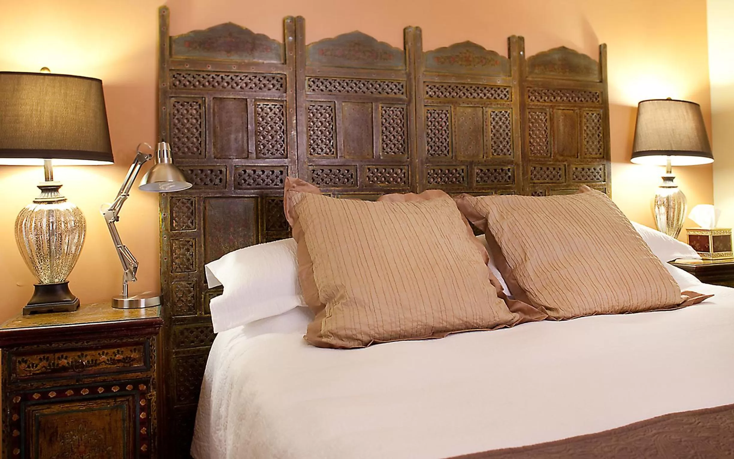 Bedroom, Bed in Casa de Tres Lunas/House of Three Moons