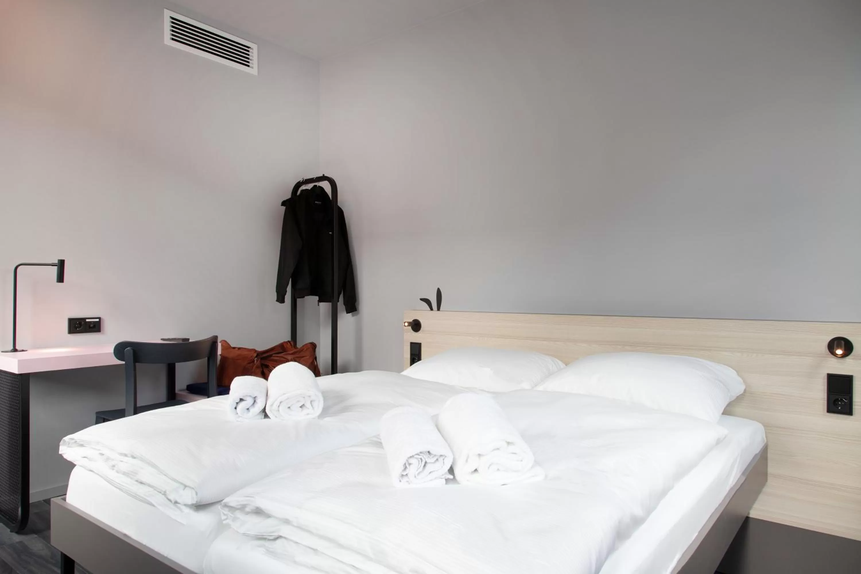 Bedroom, Bed in MEININGER Hotel Bremen Hauptbahnhof