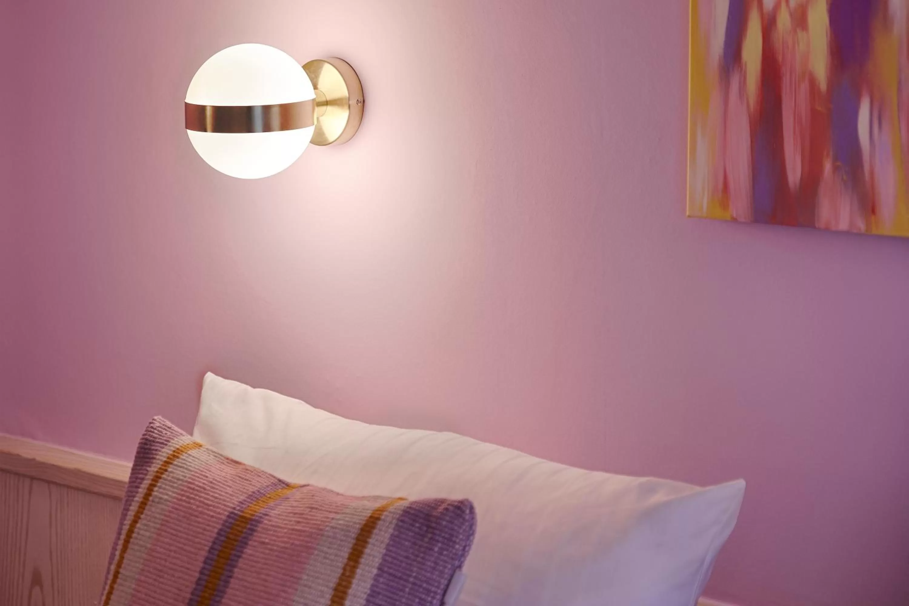 Decorative detail, Bed in Hotel Kunterbunt - by homekeepers