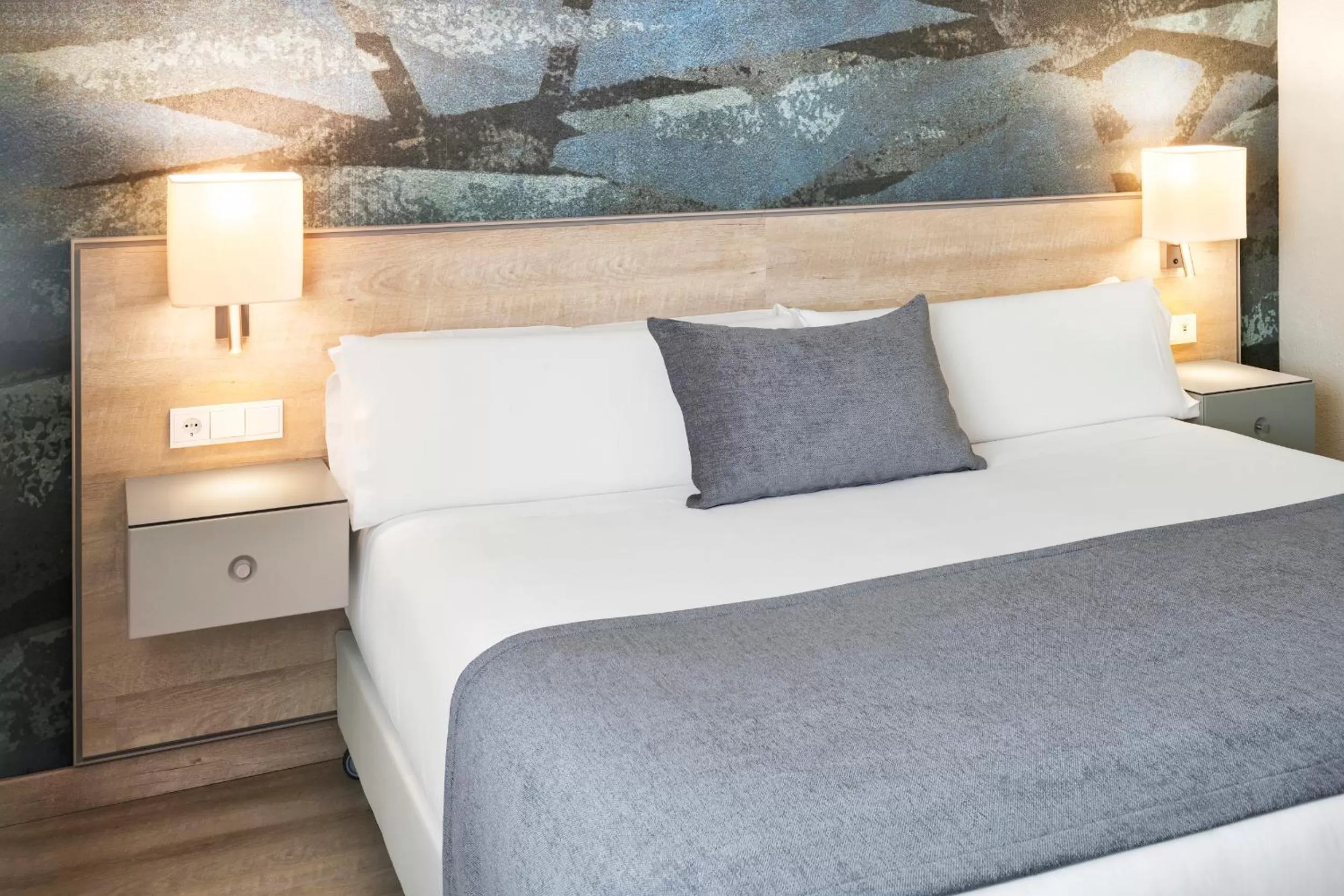 Bedroom, Bed in Salles Ciutat del Prat Barcelona Airport