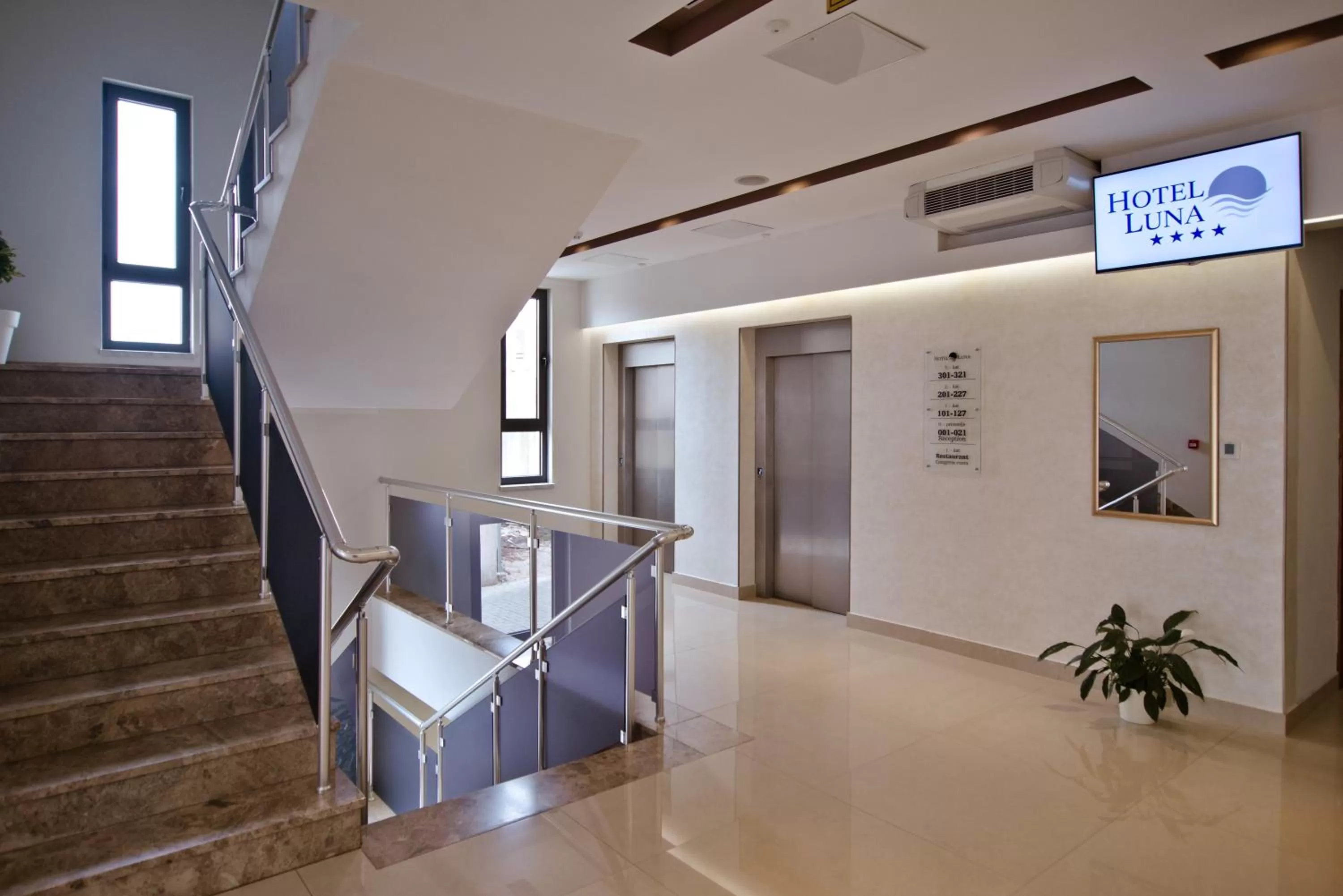 Communal lounge/ TV room in Hotel Luna