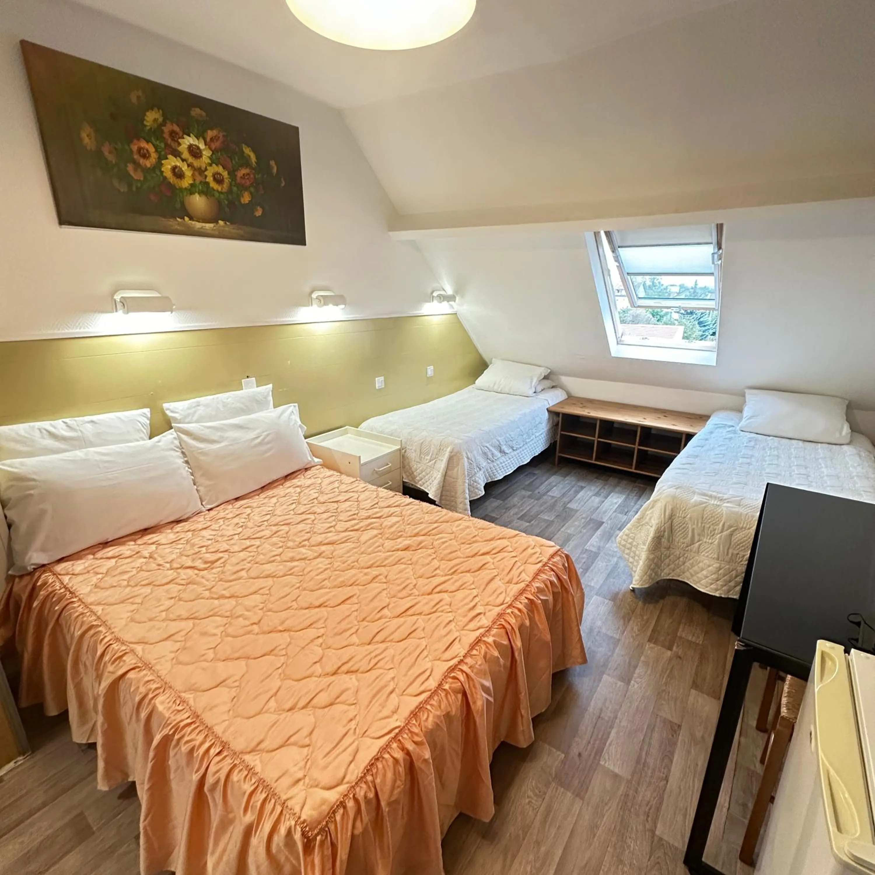 Bed in Hotel Paris Star