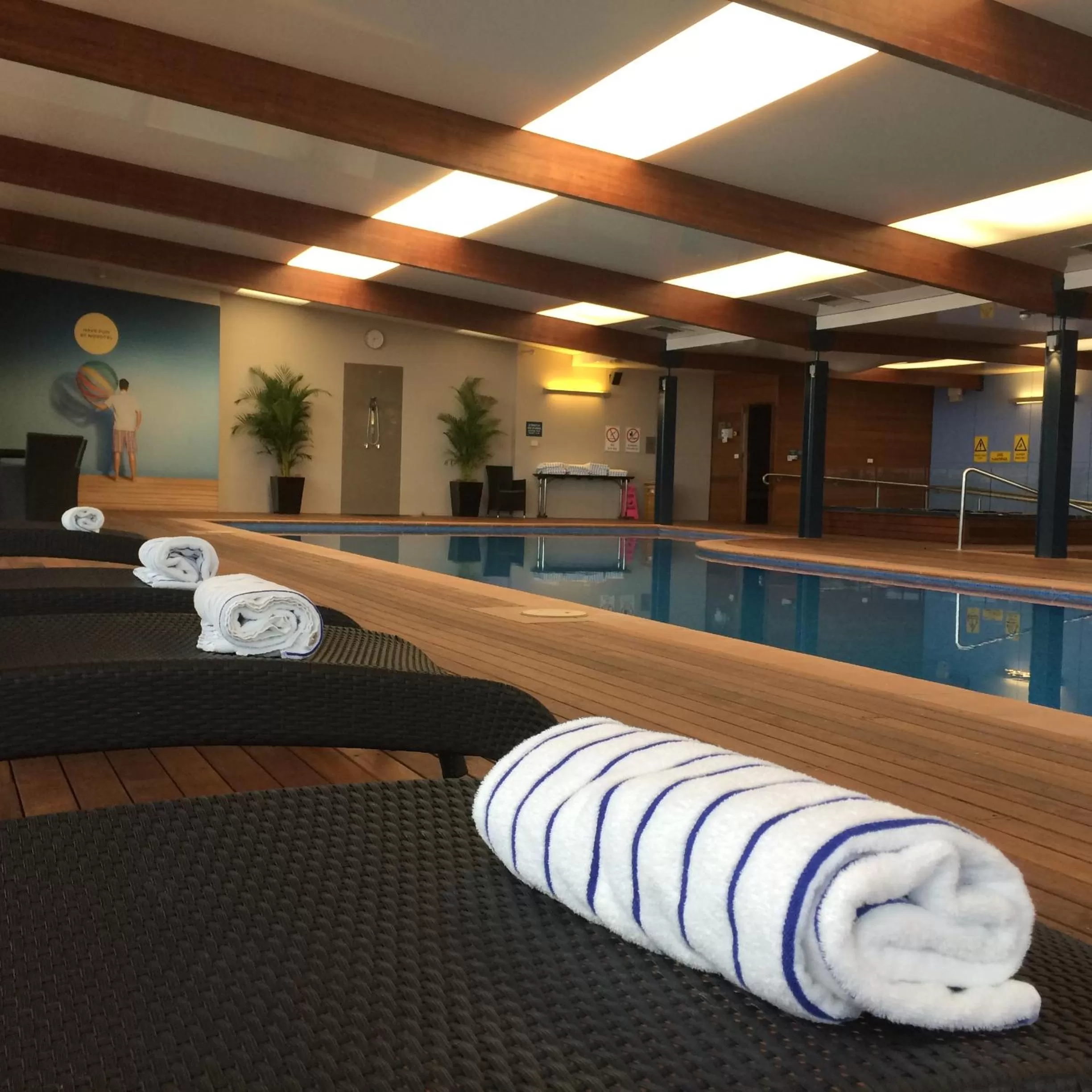 Swimming pool in Novotel Canberra