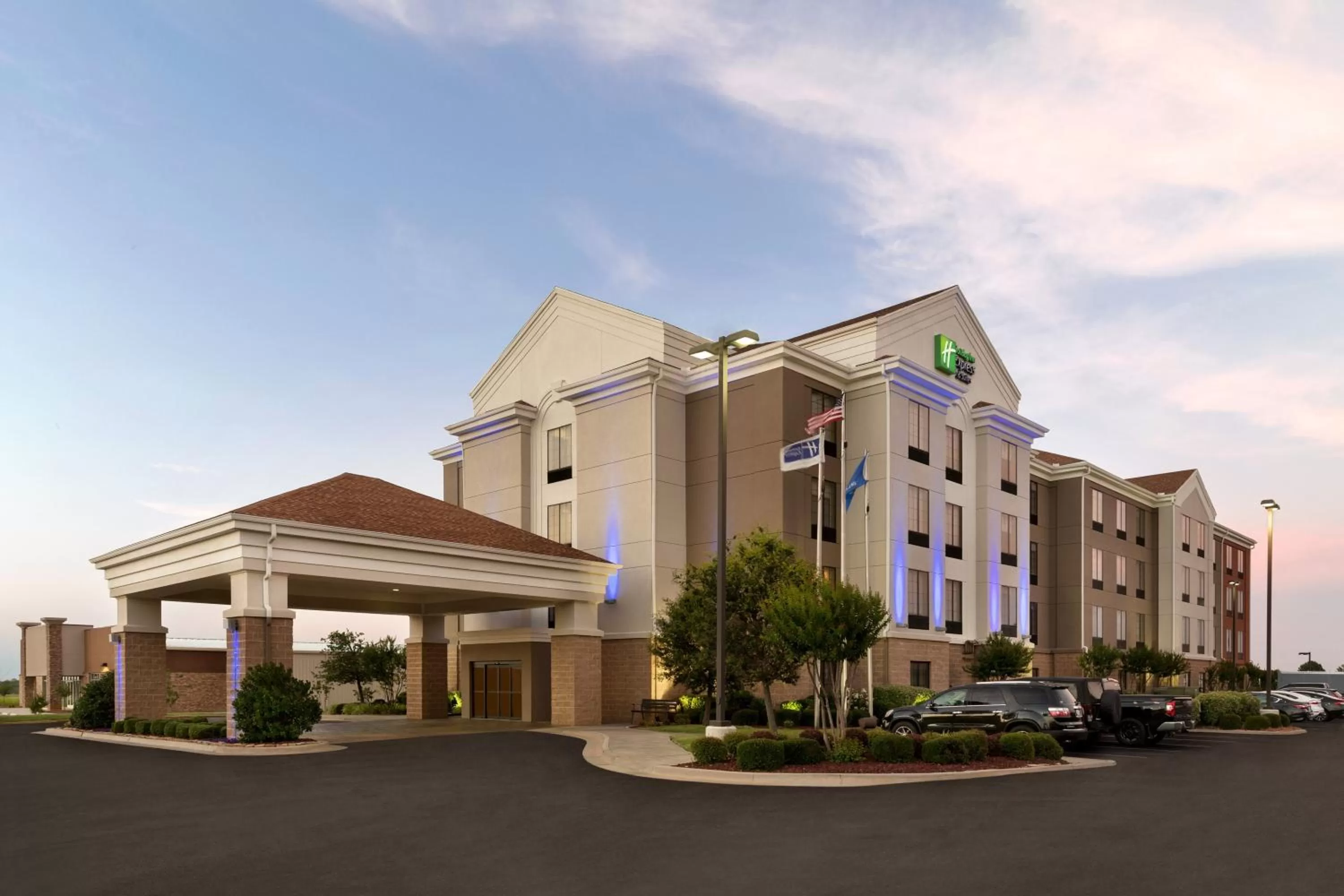 Property building in Holiday Inn Express Hotel & Suites Shawnee I-40 by IHG