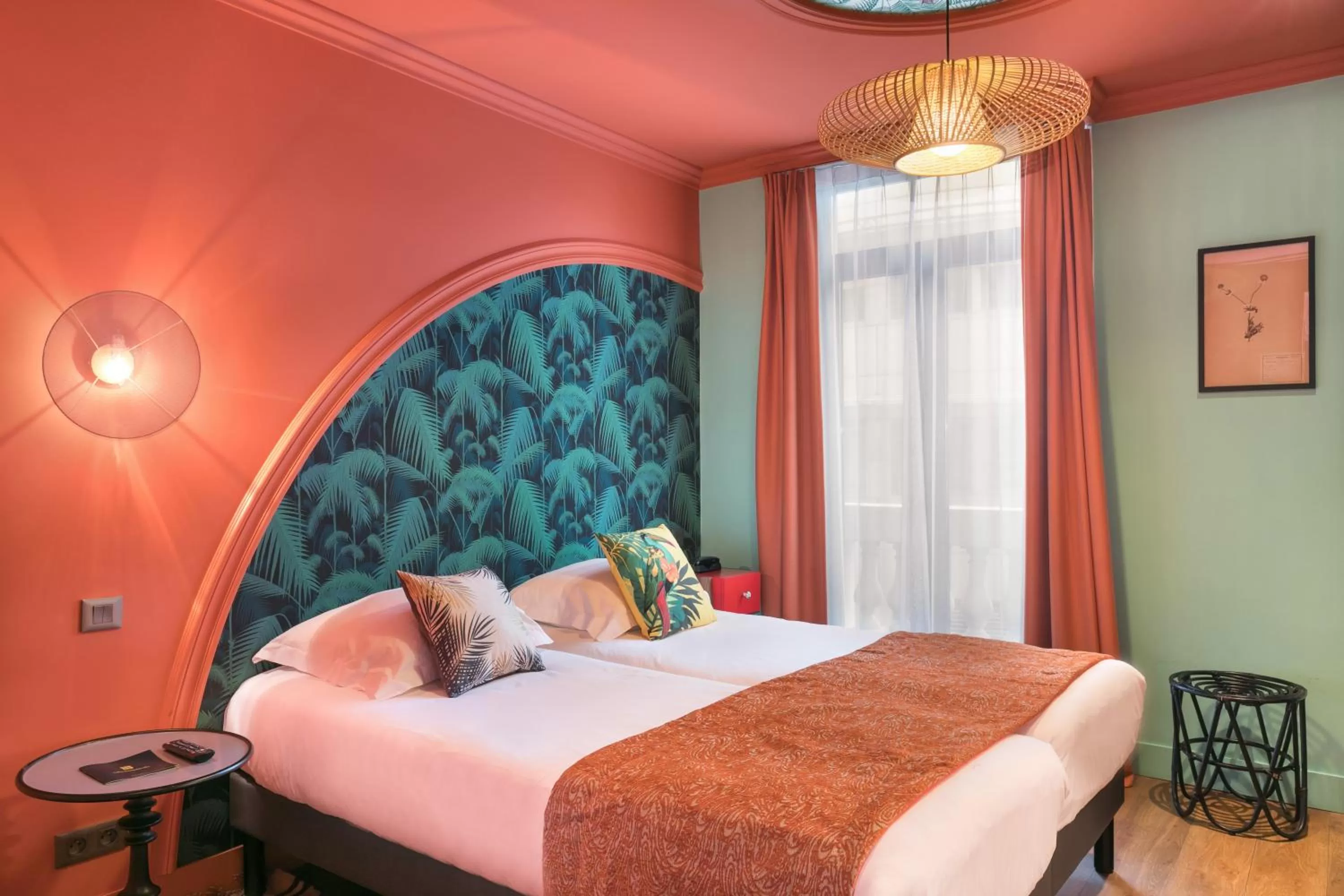 Photo of the whole room, Bed in Villa Bougainville by Happyculture