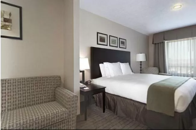 Bed in Holiday Inn Express Hotels Grants - Milan by IHG