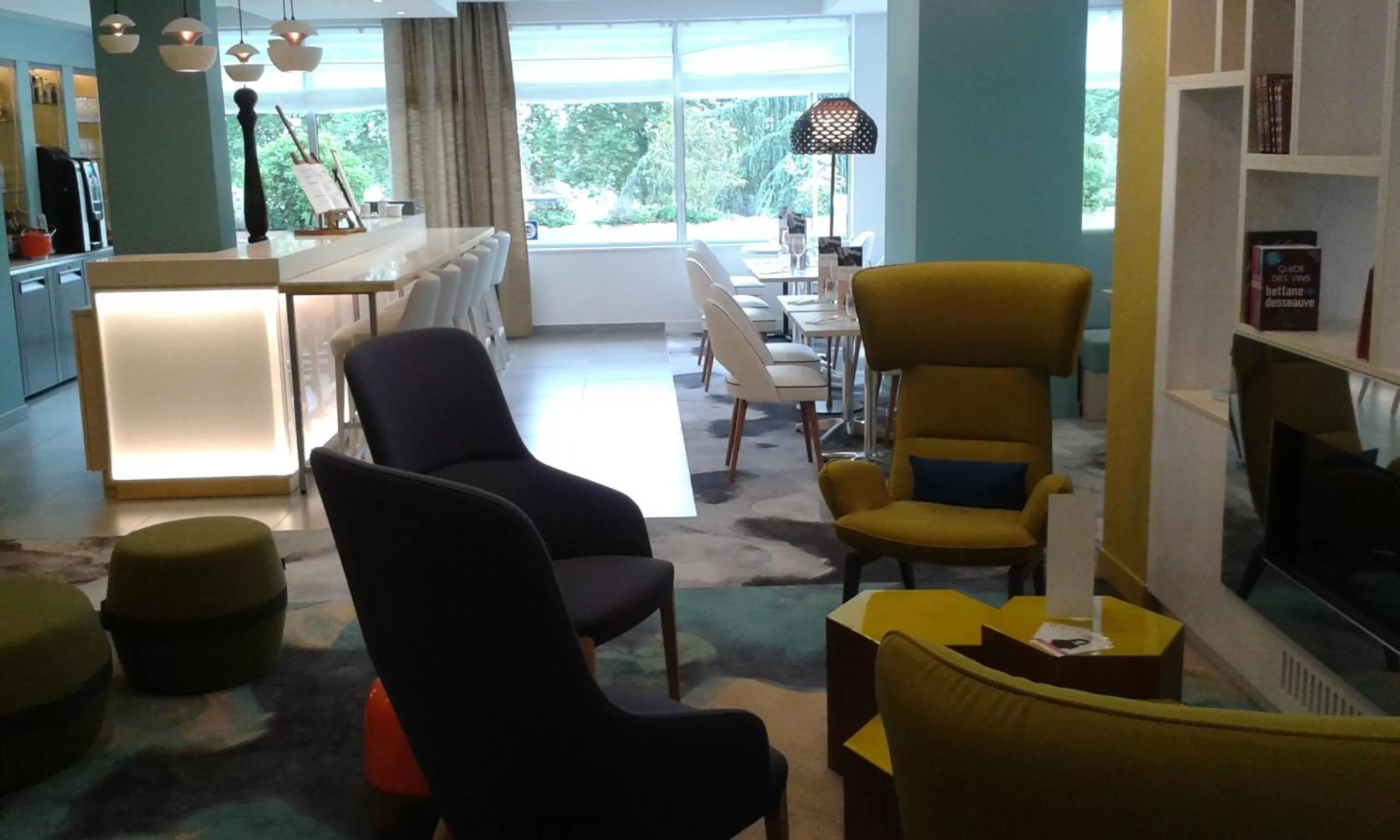 Lounge or bar in Hôtel Mercure Mâcon Bord de Saône