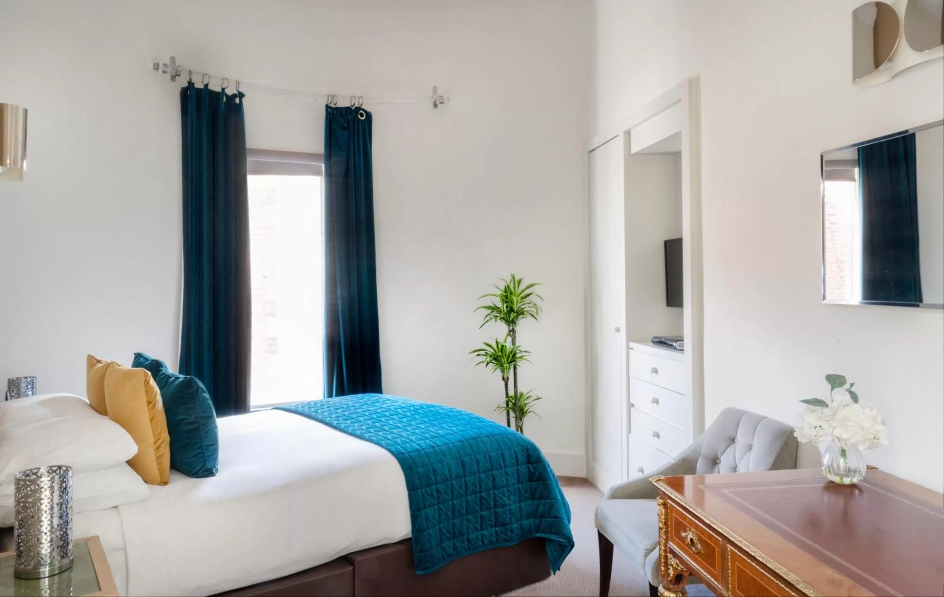 Bed in York & Albany