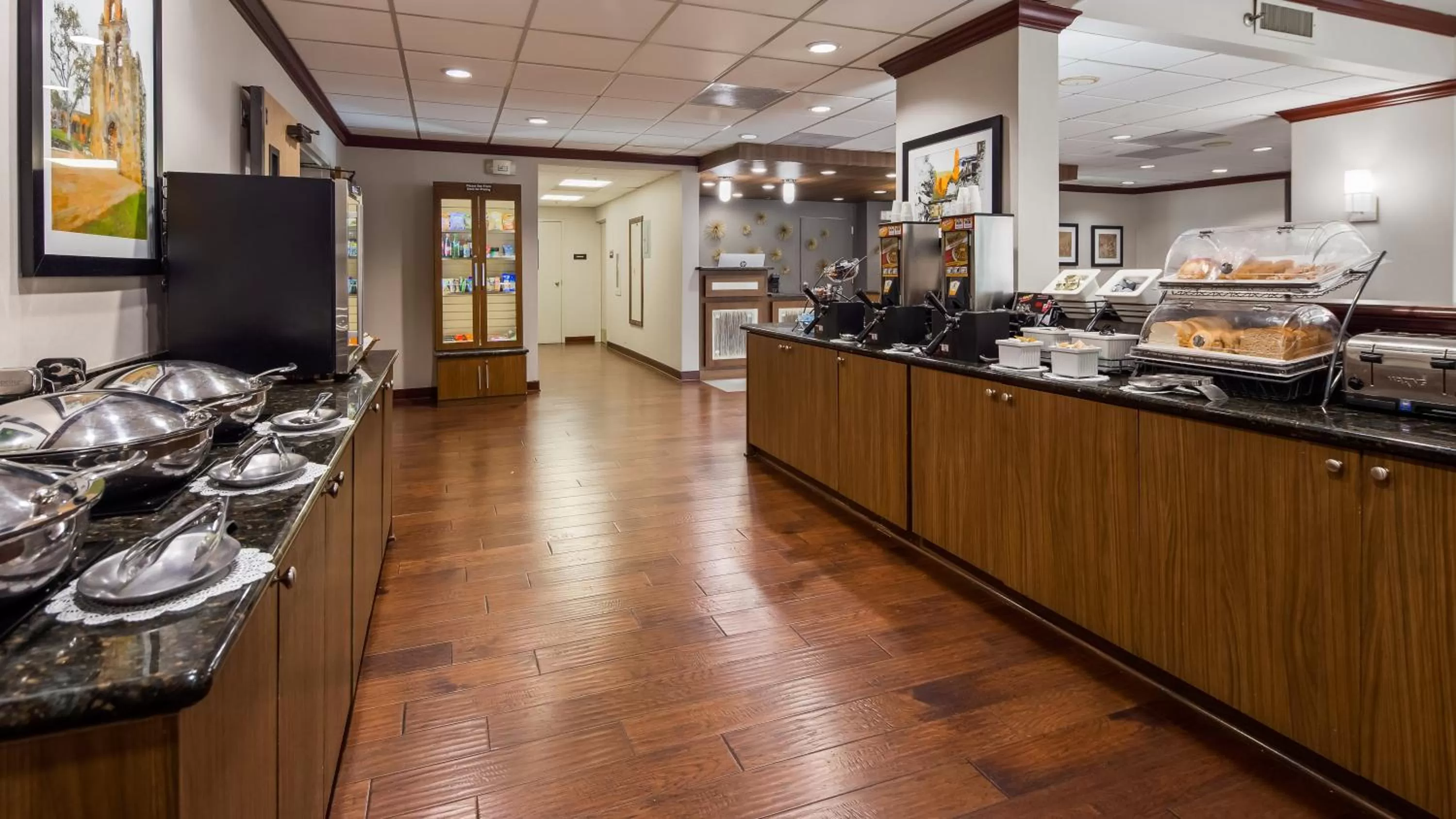 Food and drinks in Clarion Pointe near Medical Center