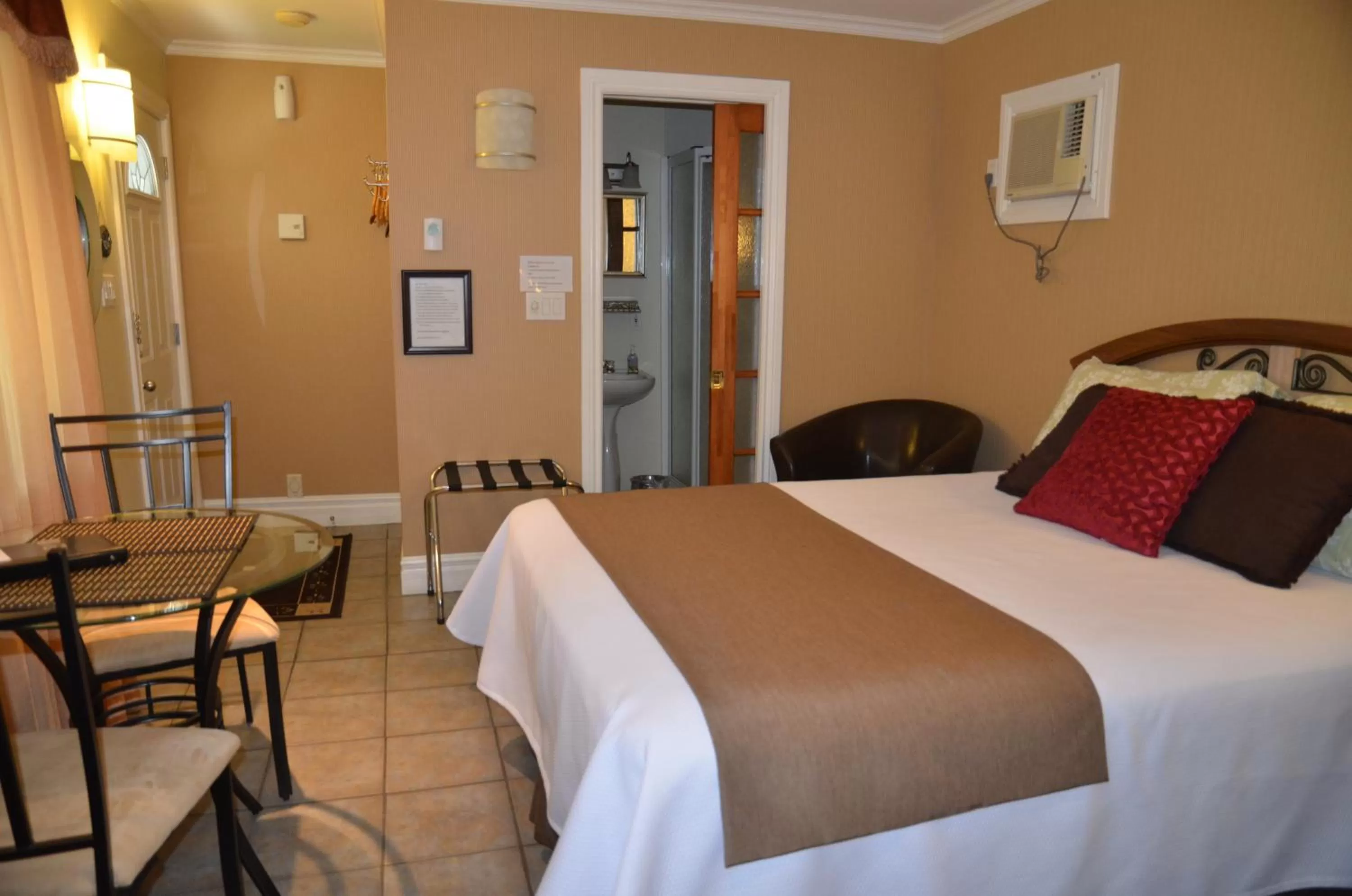 Decorative detail, Bed in Motel Derfal