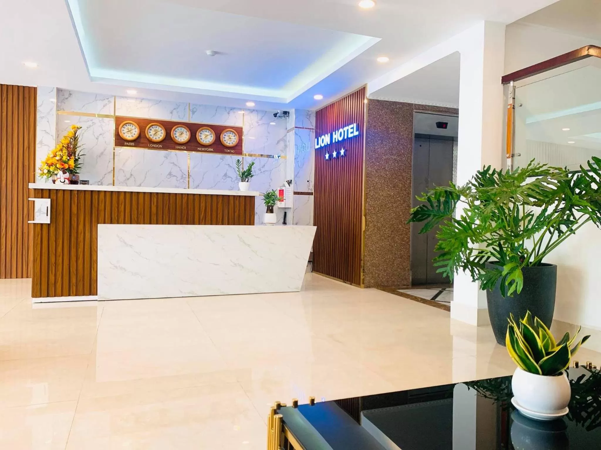 Lobby or reception in LION HOTEL