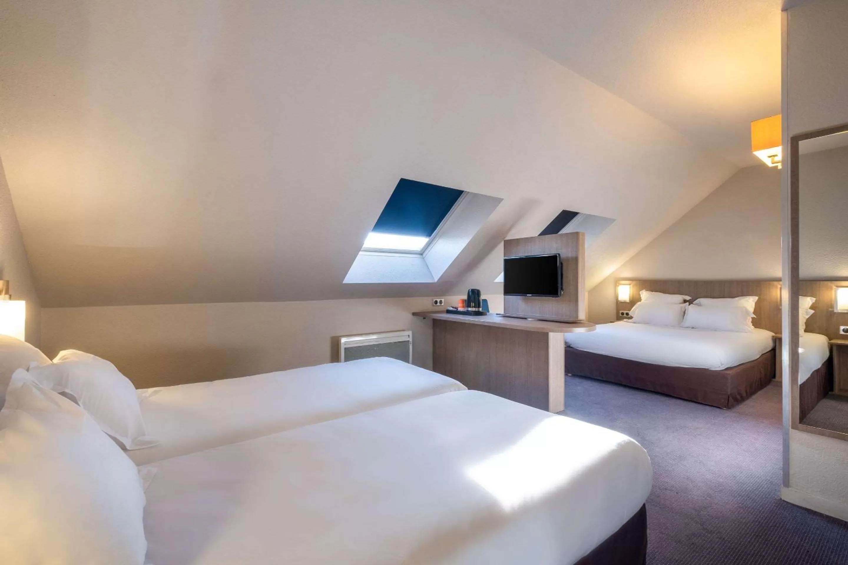 Photo of the whole room, Bed in Comfort Hotel Linas - Montlhery