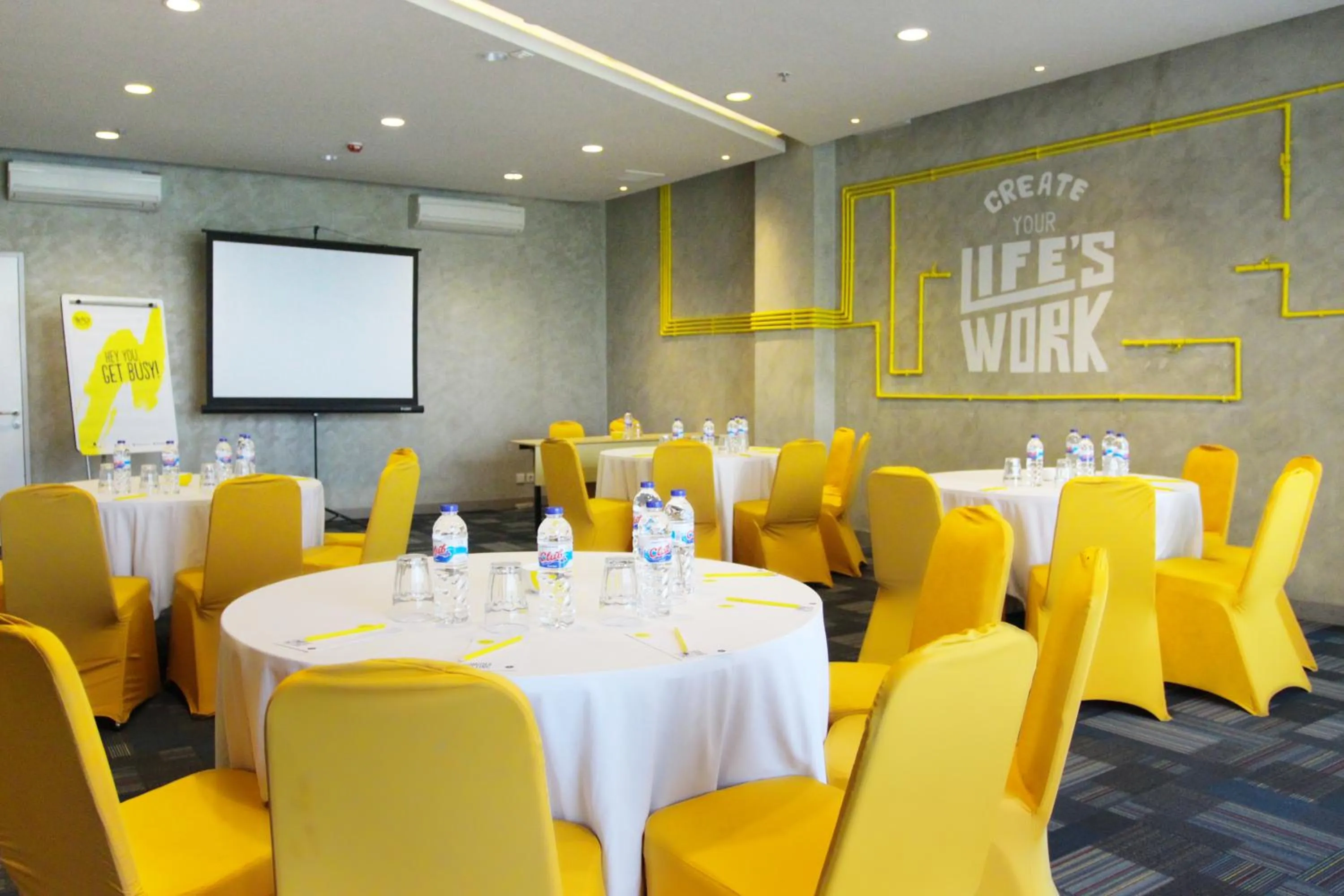Banquet/Function facilities in Yello Hotel Jemursari