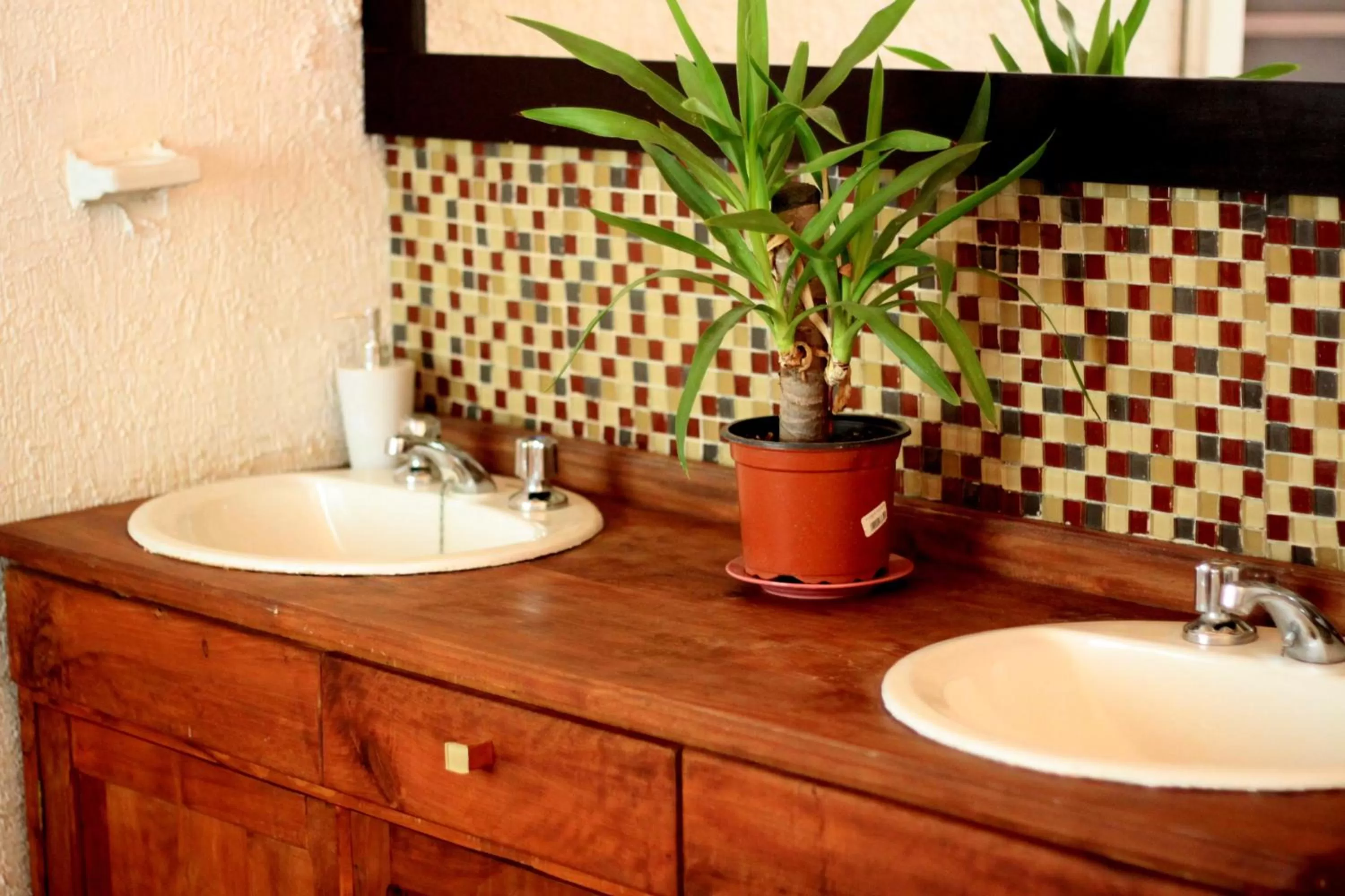 Bathroom in La Casa de Adobe Natural y Más