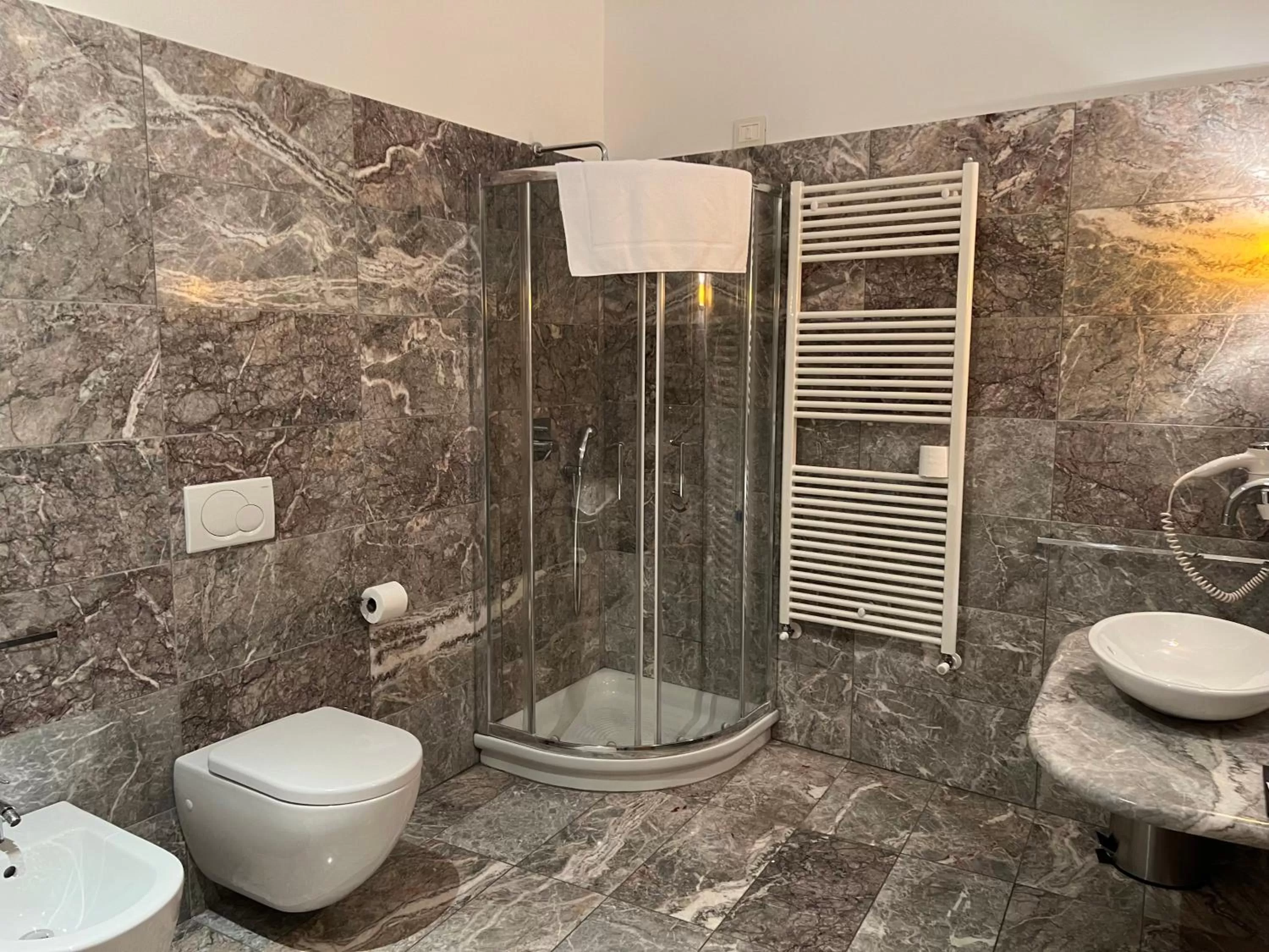 Shower in Domus Stella Maris - Casa per Ferie