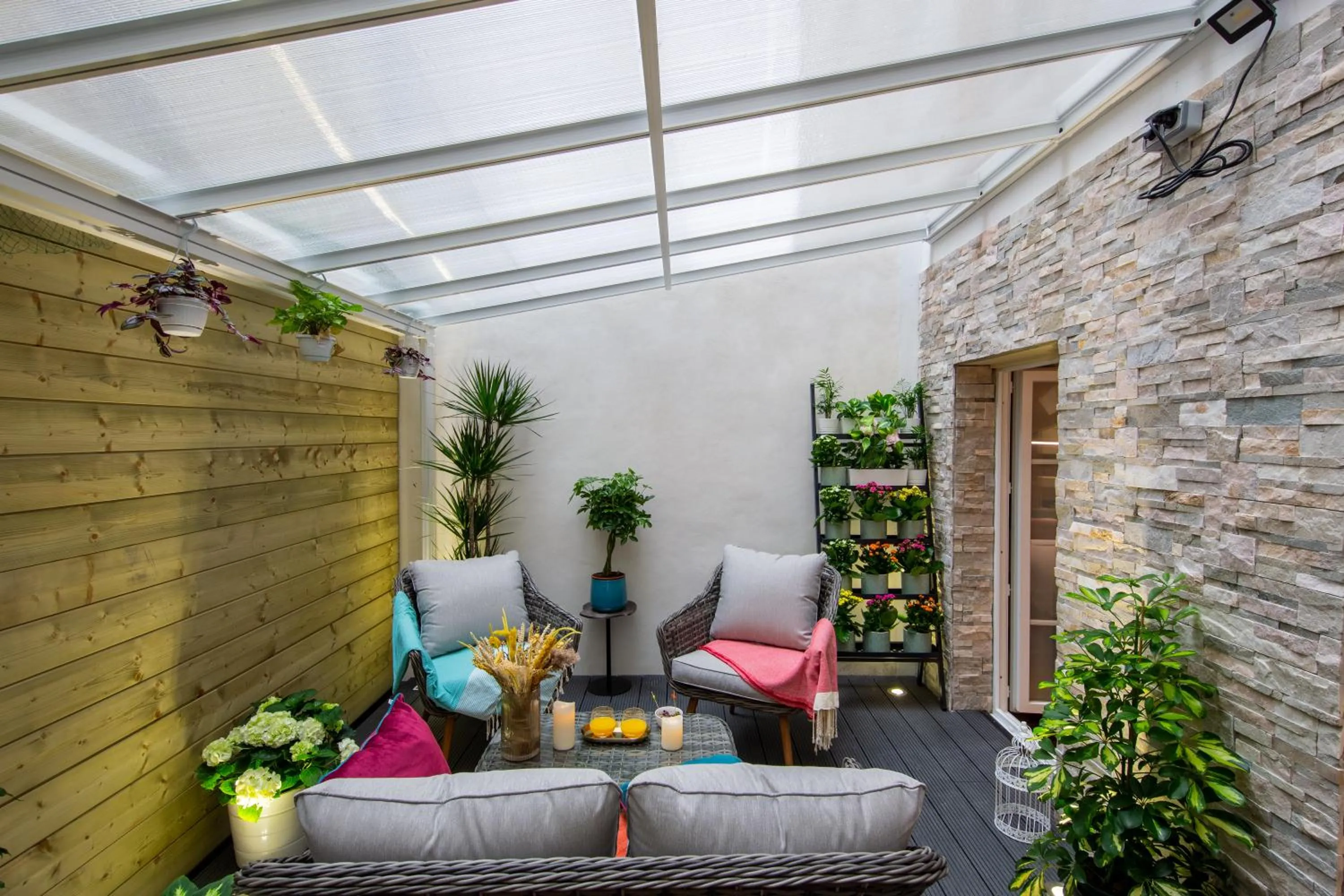 Patio in Hôtel Veryste & Spa Paris