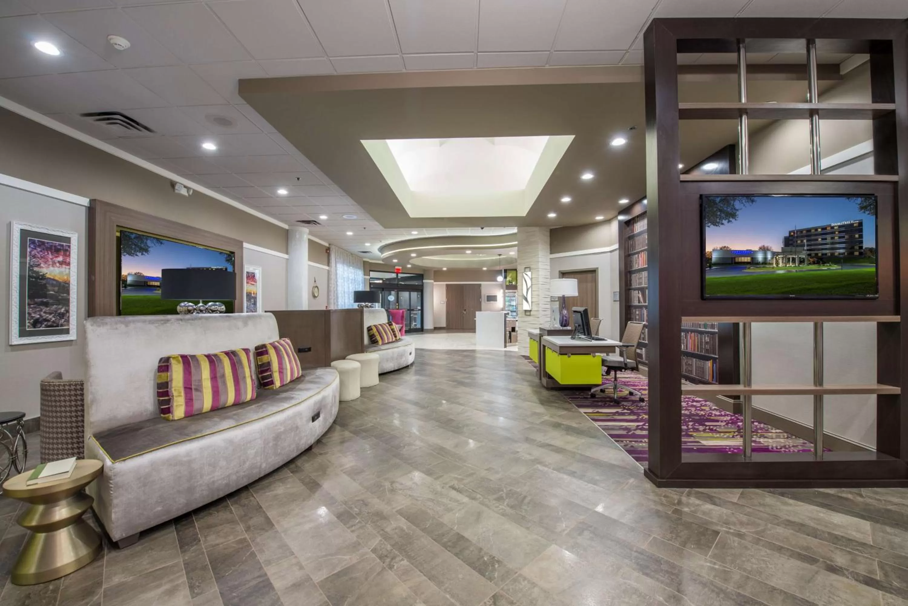 Lobby or reception in DoubleTree by Hilton Winston Salem - University, NC