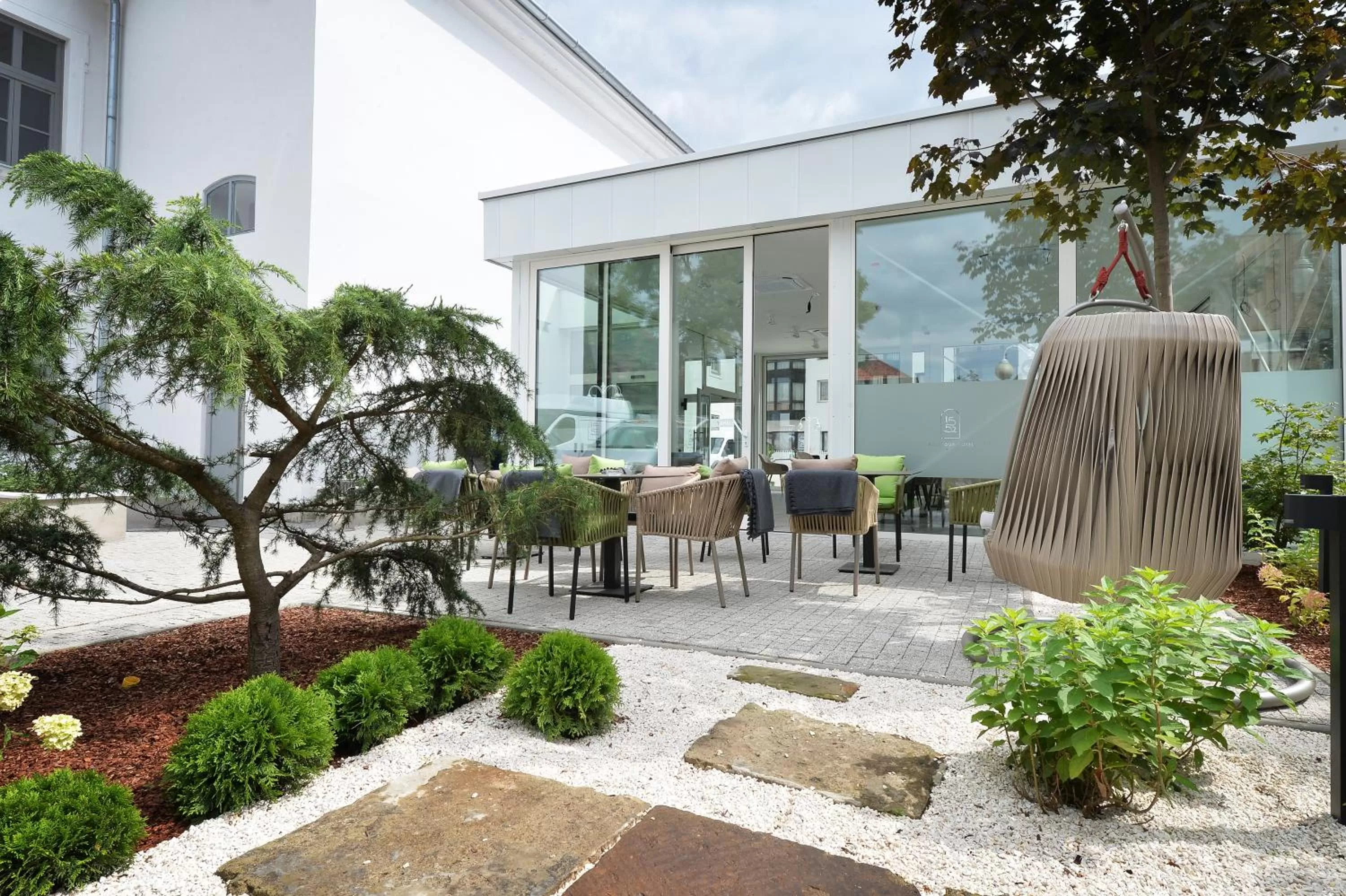 Restaurant/places to eat in 1552 Boutique Hotel