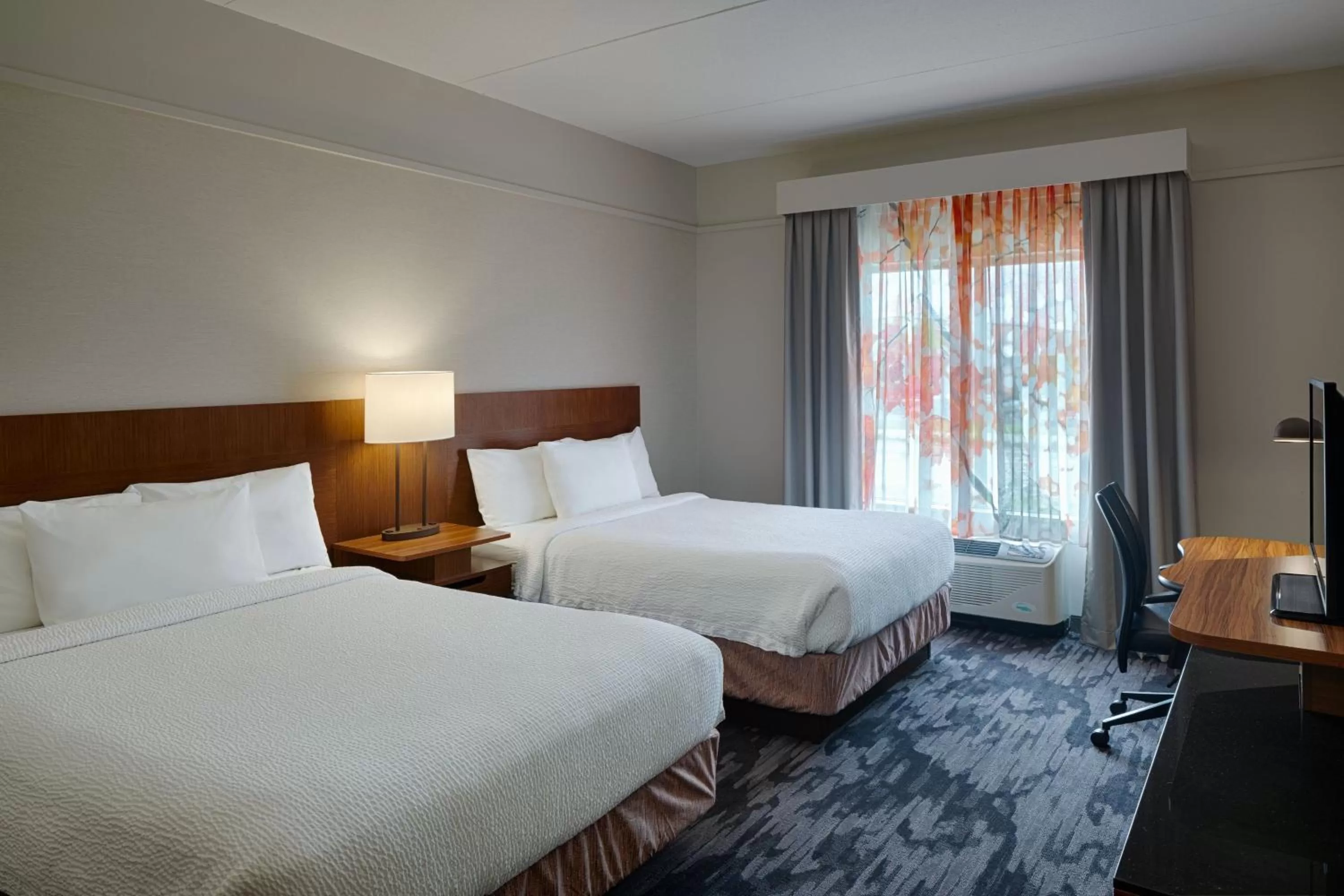 Photo of the whole room, Bed in Fairfield Inn & Suites by Marriott Columbus Airport