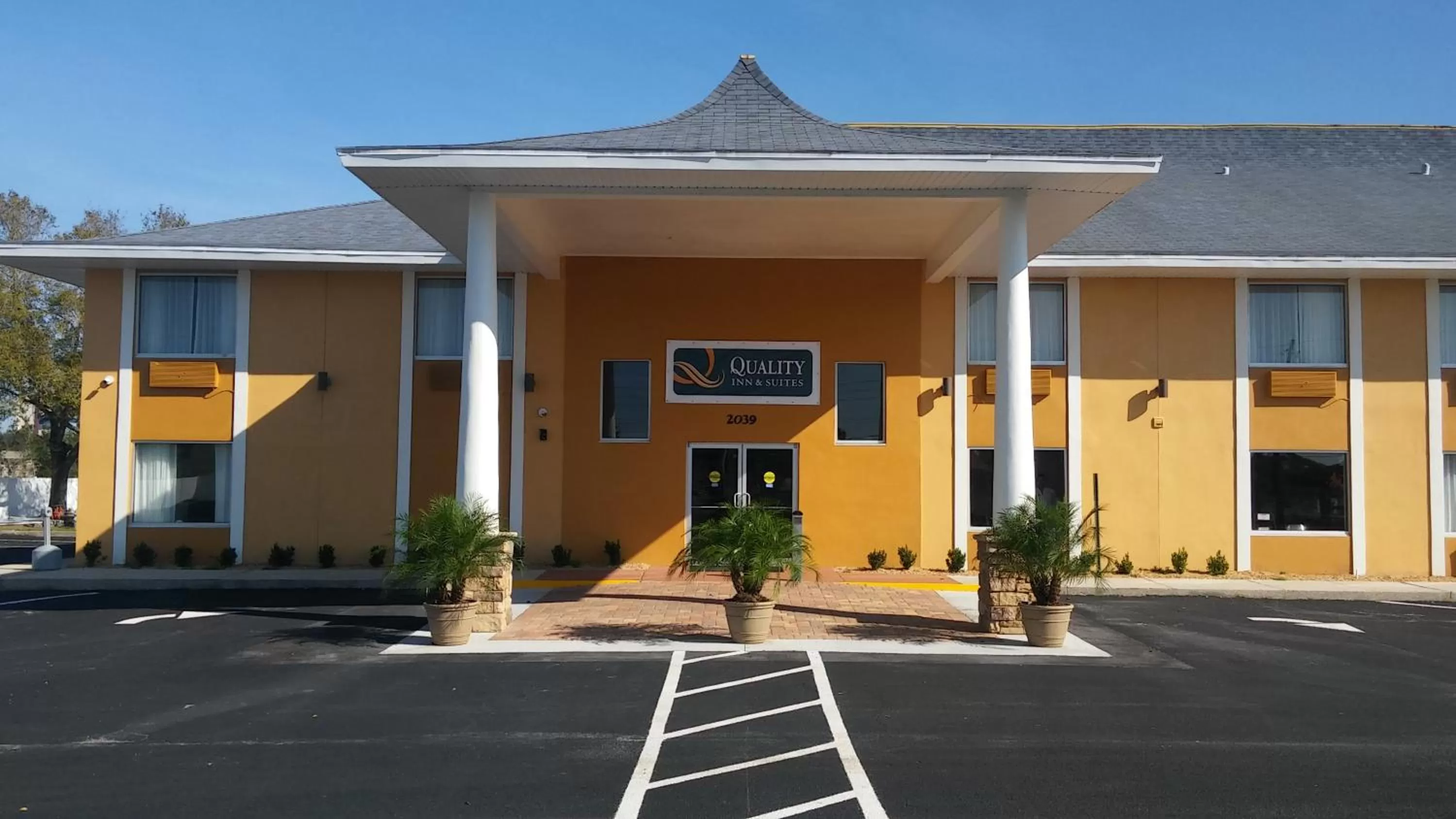 Property building in Quality Inn & Suites Heritage Park