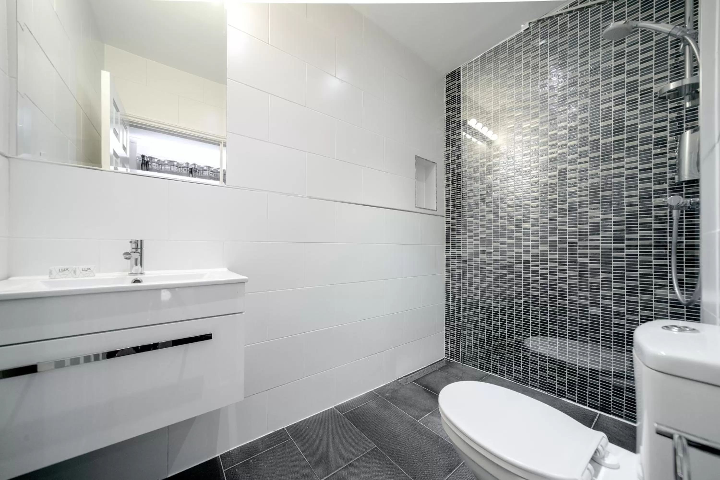 Bathroom in Mentone Hotel