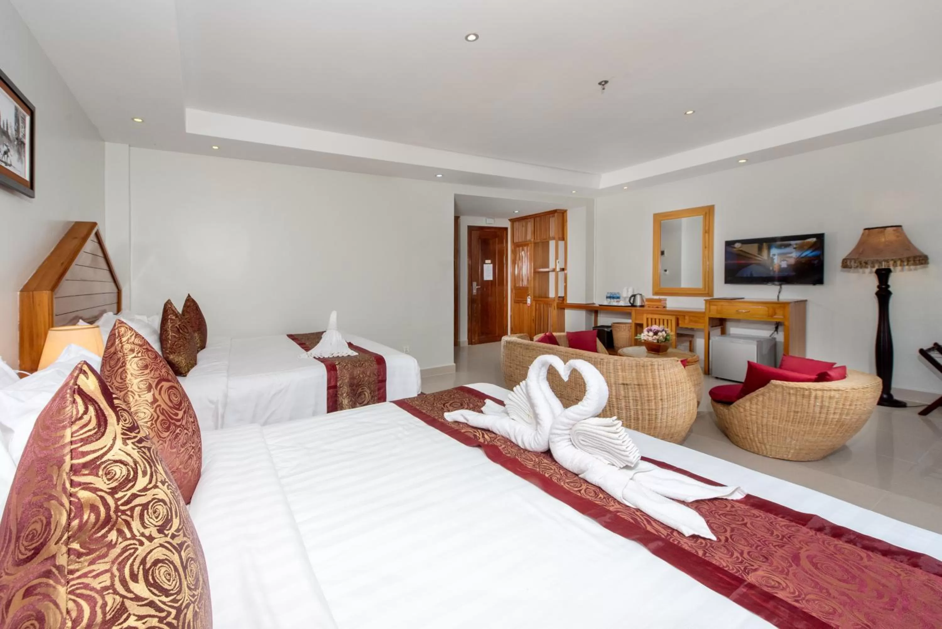 Living room, Bed in Aristocrat Residence & Hotel