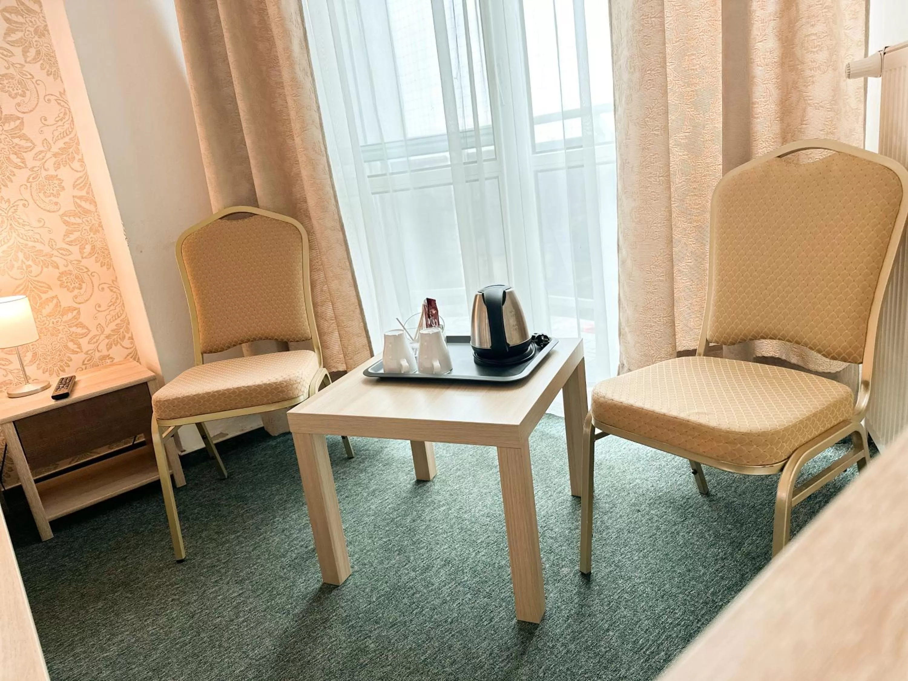 Seating area in Hotel Modena