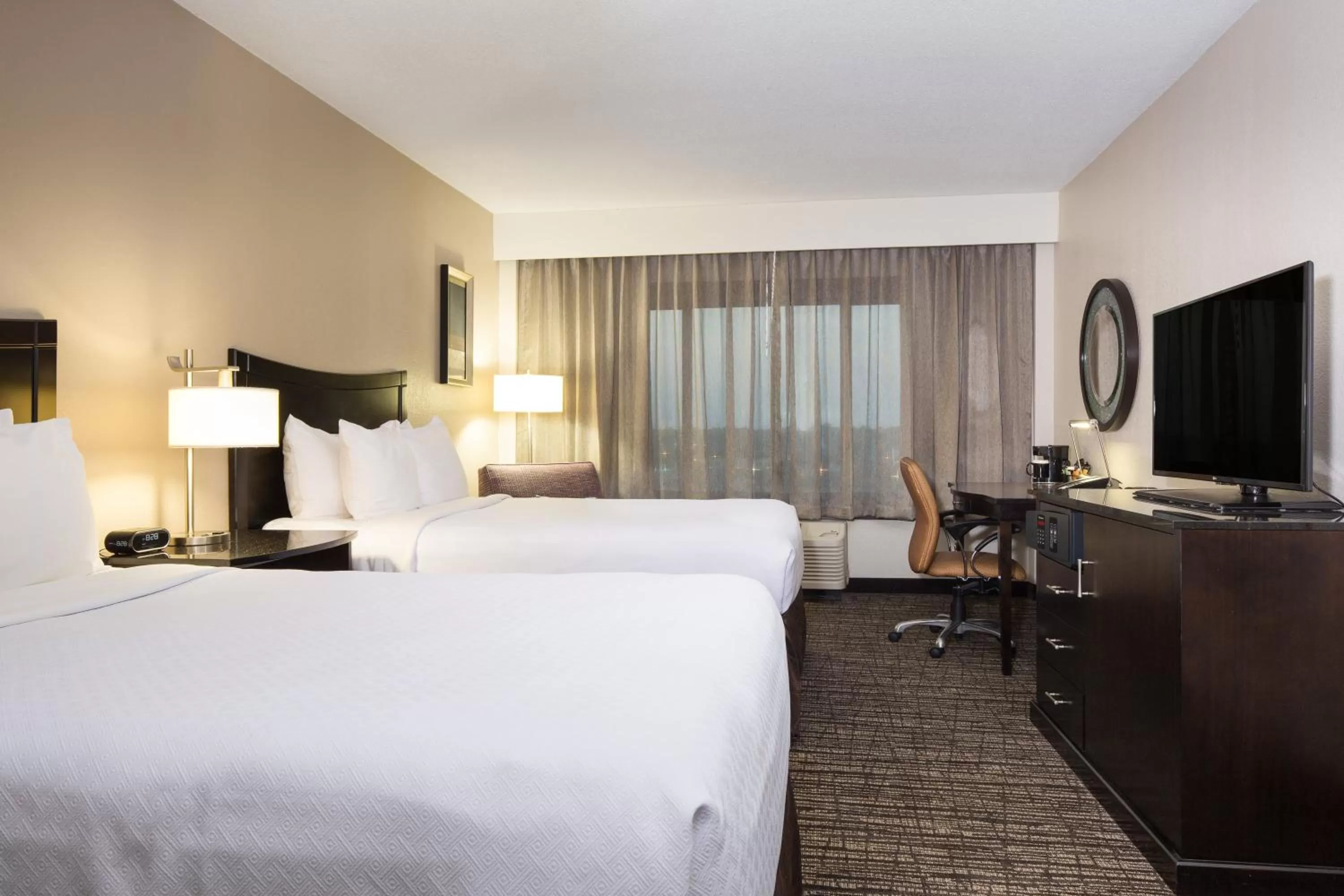 Photo of the whole room, Bed in Crowne Plaza Memphis Downtown by IHG