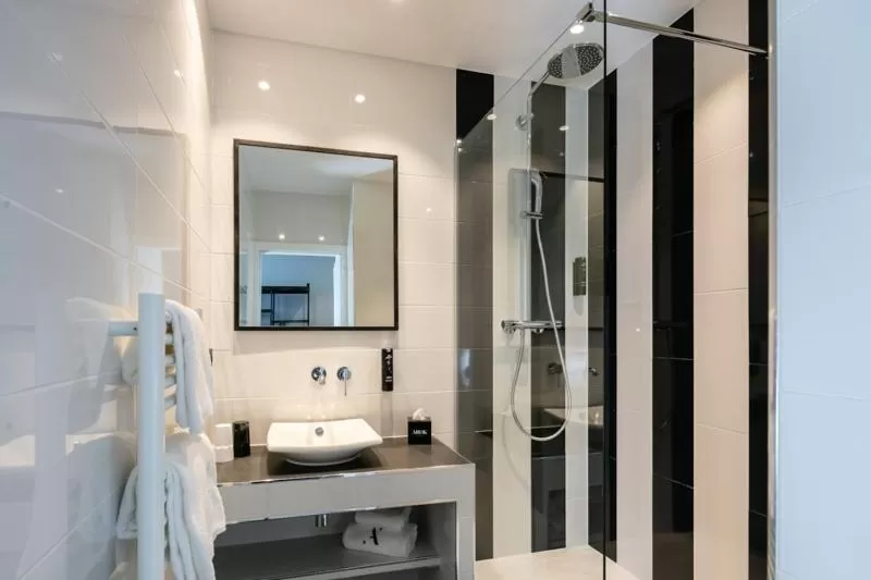 Comfort Double Renovated in The Originals Boutique, Hôtel Bristol, Strasbourg Centre Gare (Inter-Hotel)