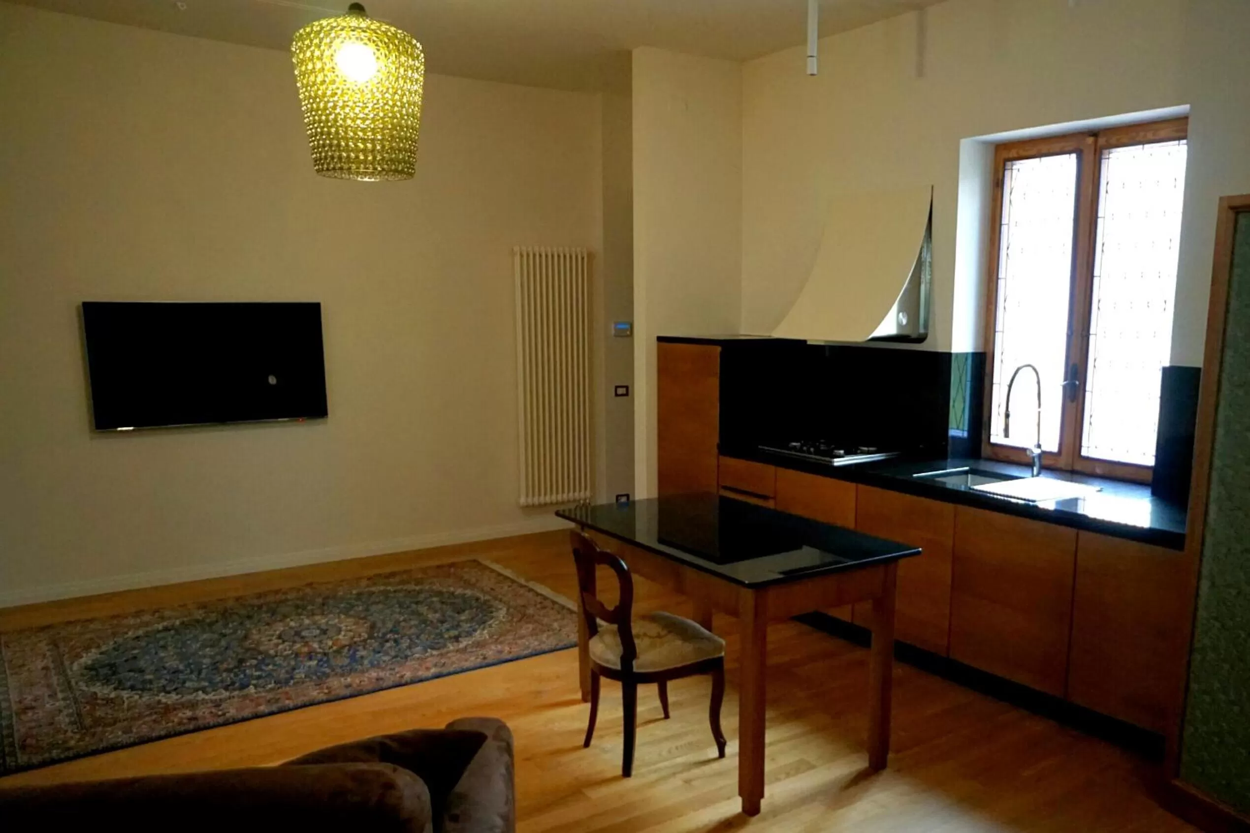 Bedroom, TV/Entertainment Center in B&B Luna di Langa