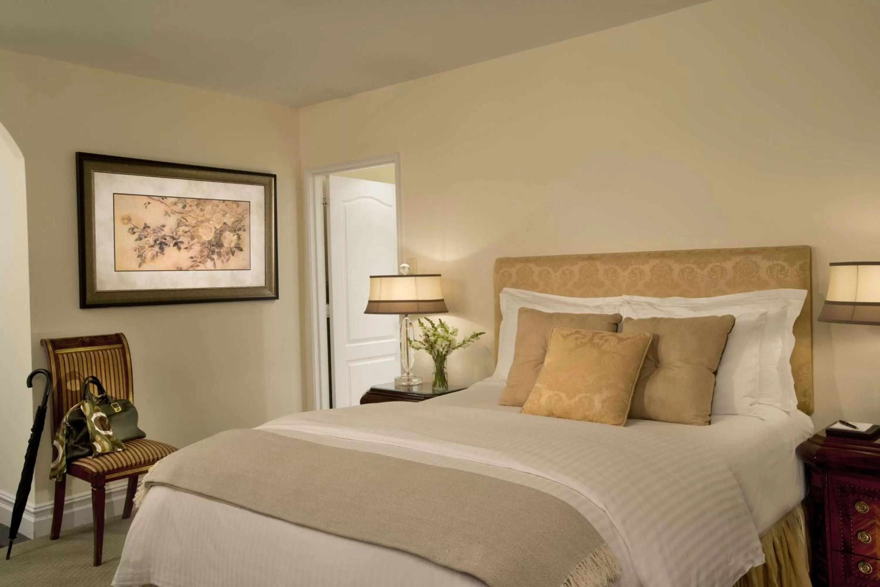 Bedroom, Bed in The Kimberly Hotel