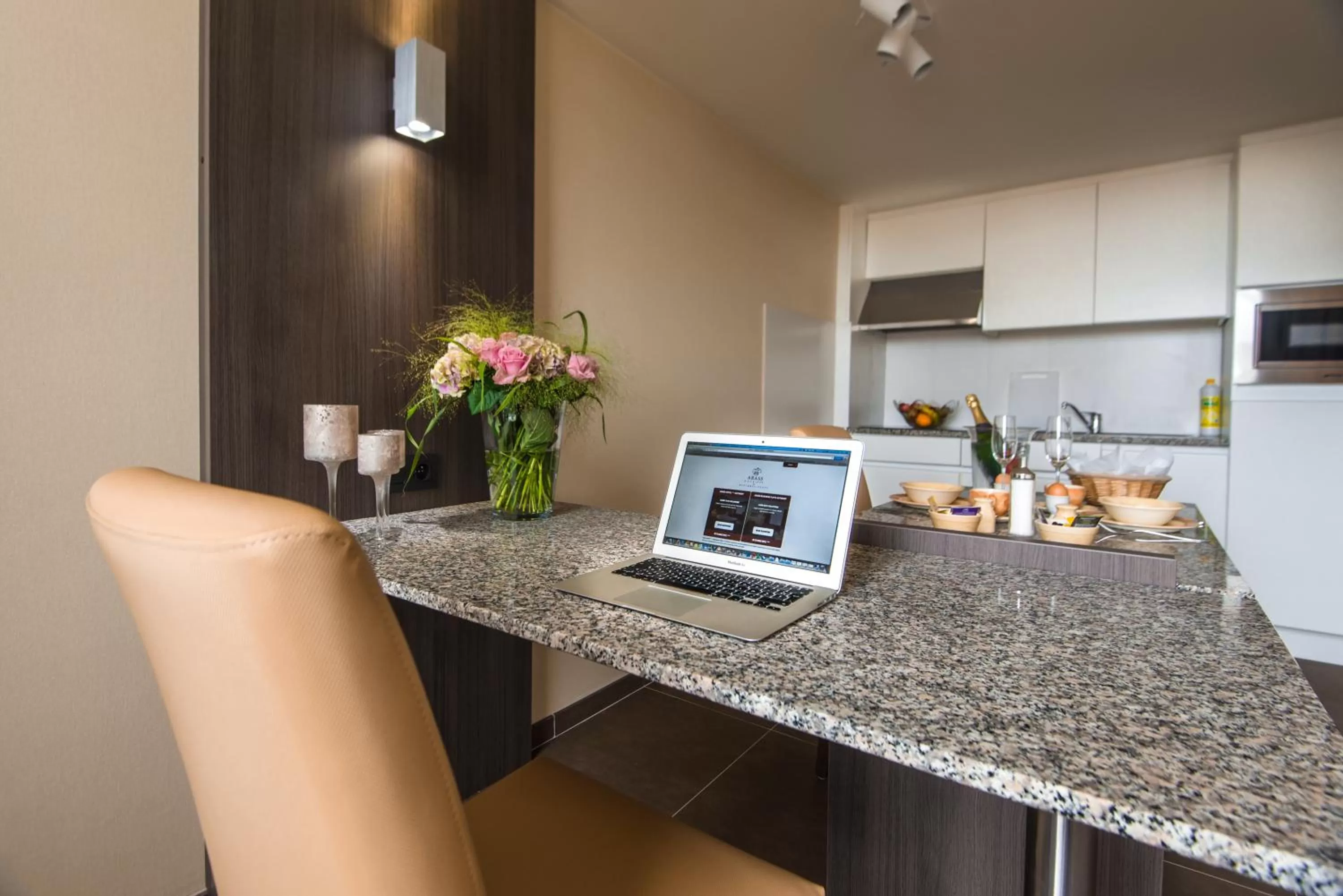 Kitchen or kitchenette in Arass Hôtel & Business Flats