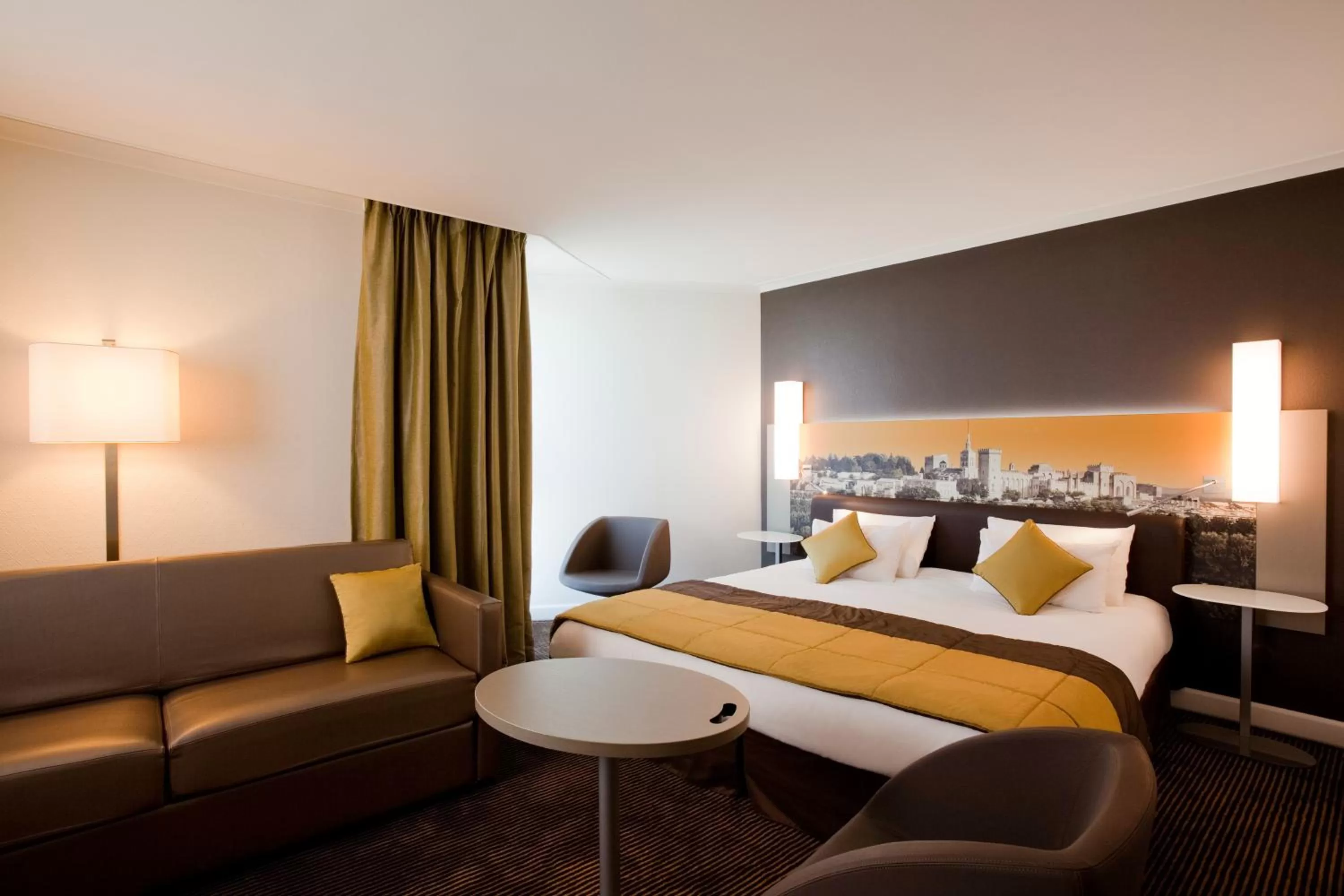 Photo of the whole room, Bed in Mercure Avignon Centre Palais des Papes