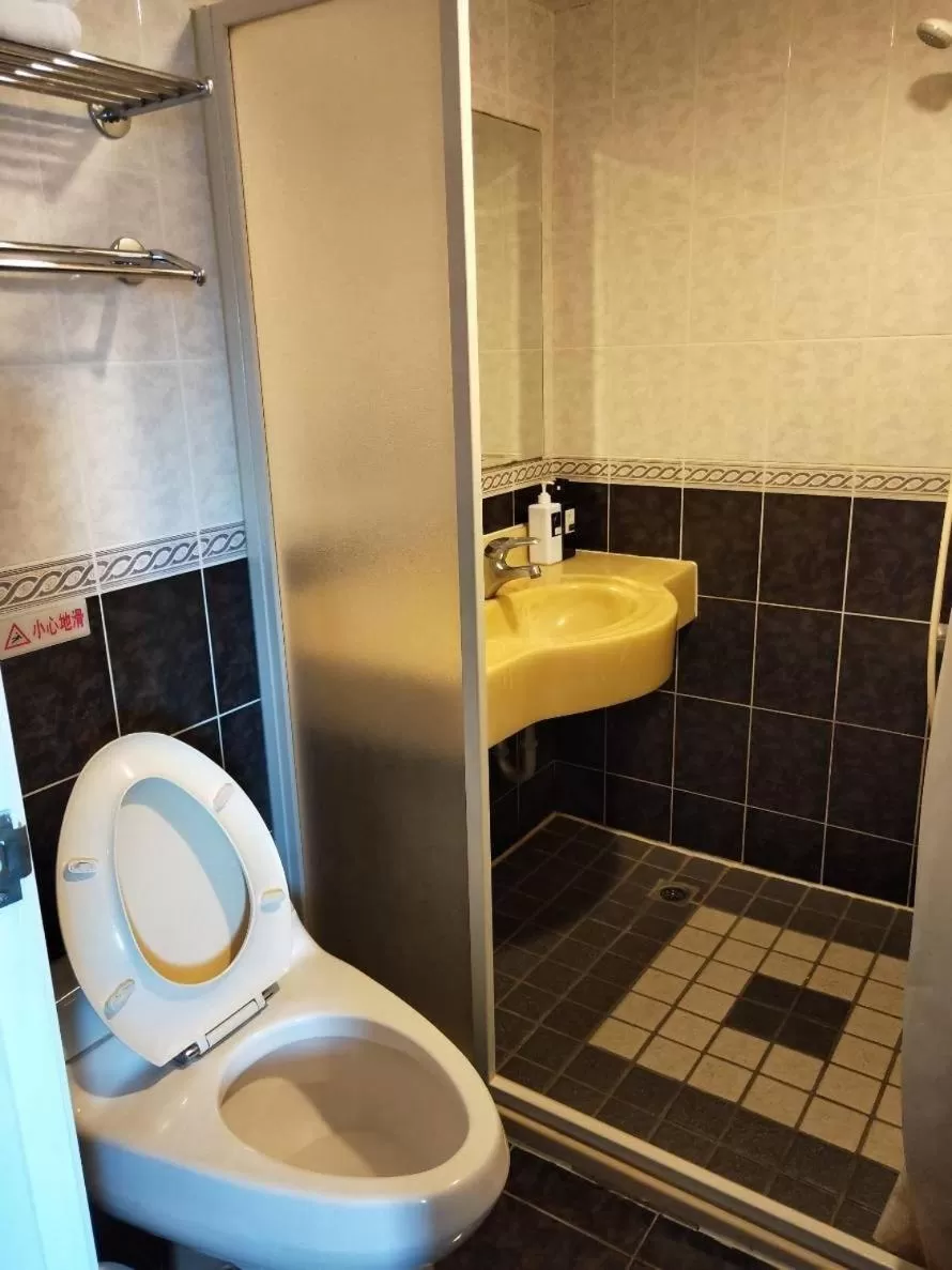 Bathroom in Little Paradise Inn