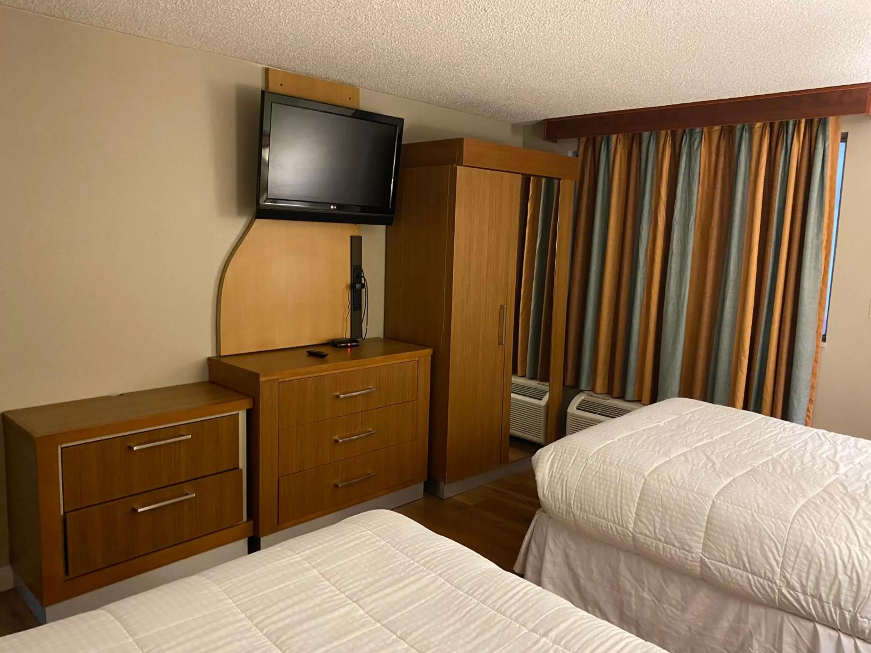 Photo of the whole room, Bed in Baymont Inn by Wyndham Odessa University Area