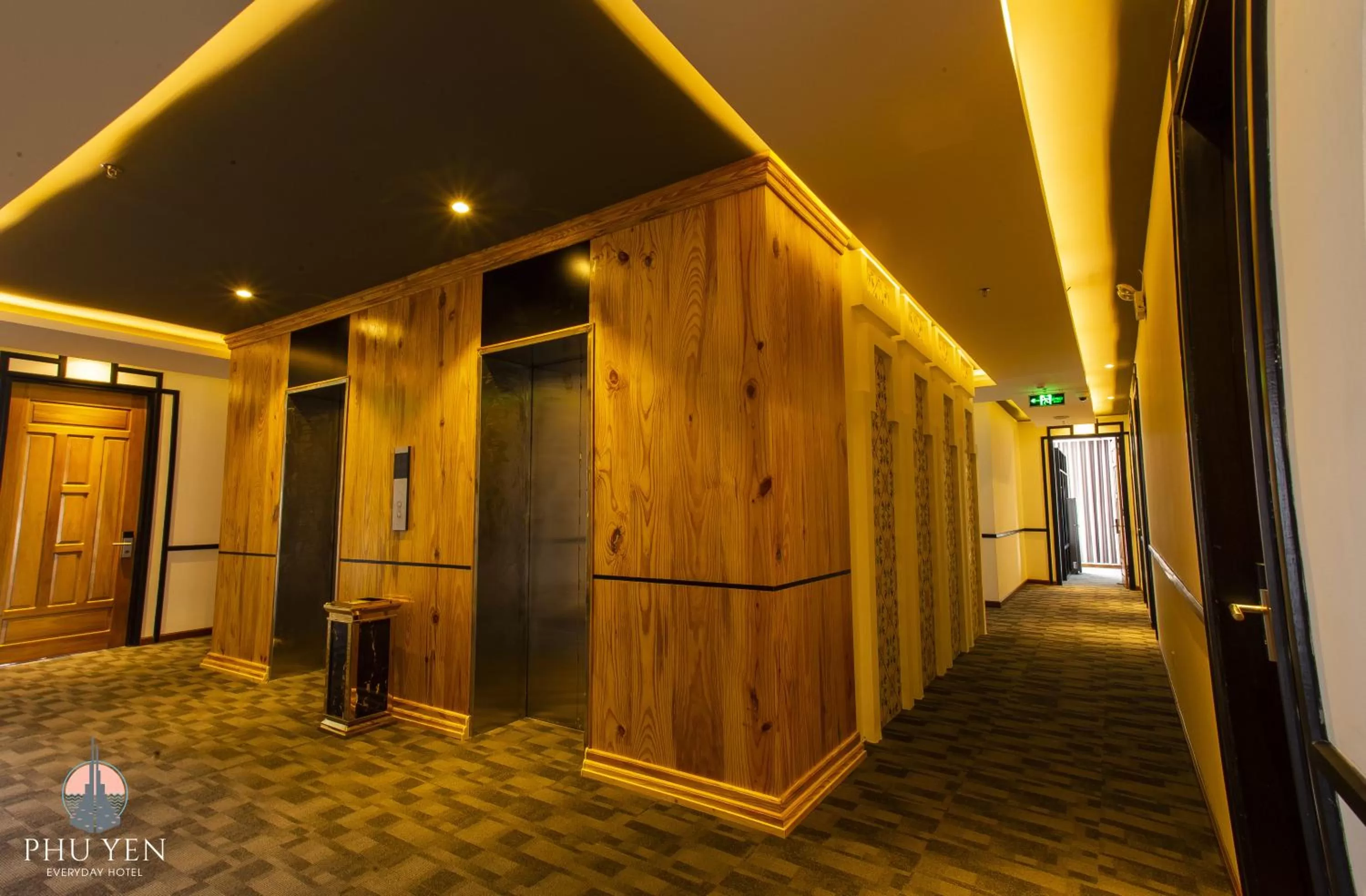 elevator in PHÚ YÊN EVERYDAY HOTEL